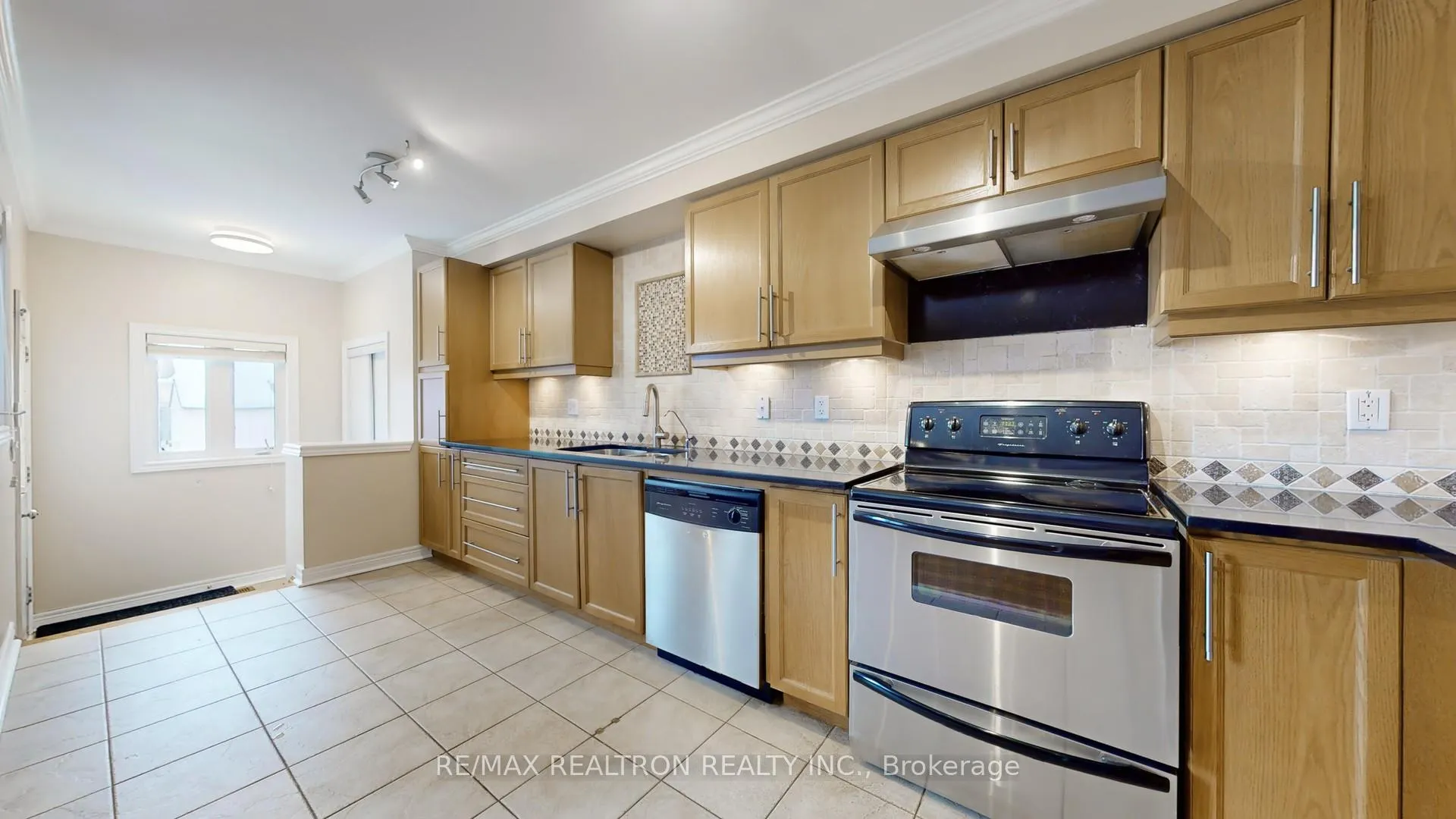 Photo 10 of 1886 Bur Oak Avenue, Markham, Greensborough — HOMEH