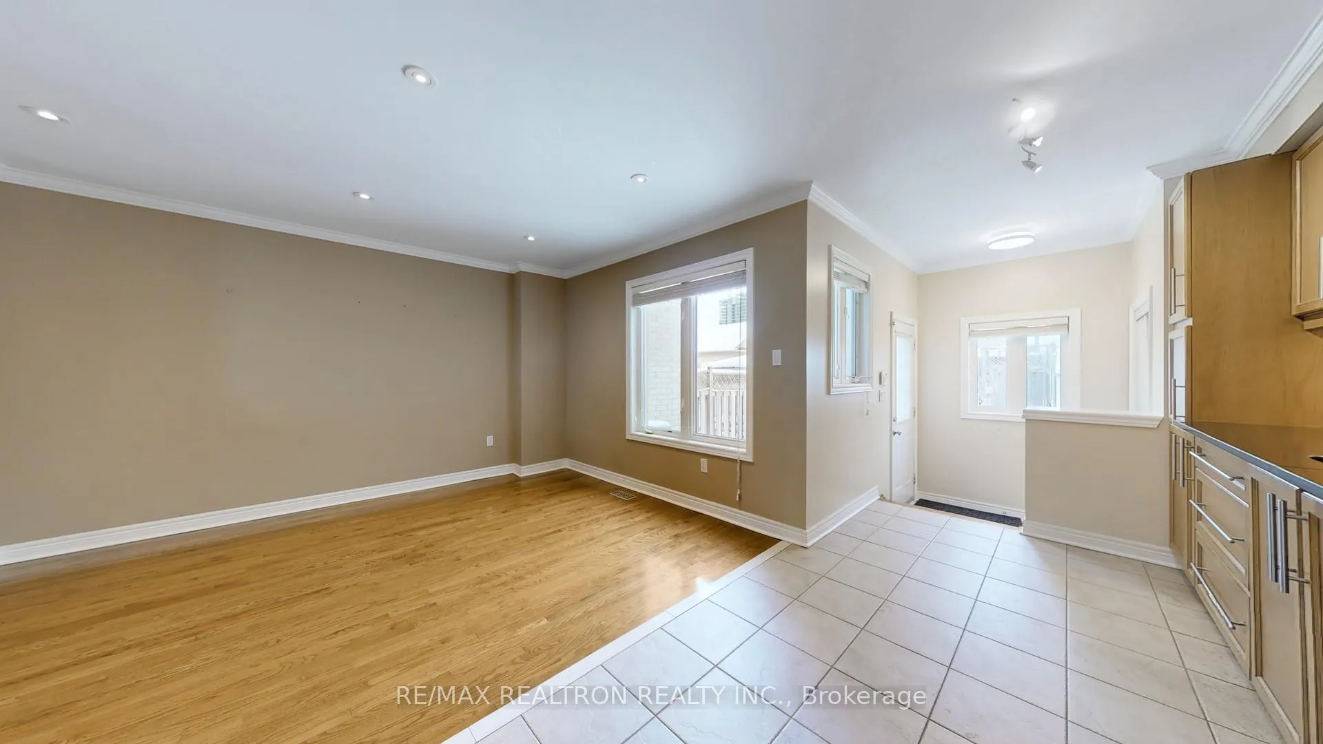Photo 11 of 1886 Bur Oak Avenue, Markham, Greensborough — HOMEH