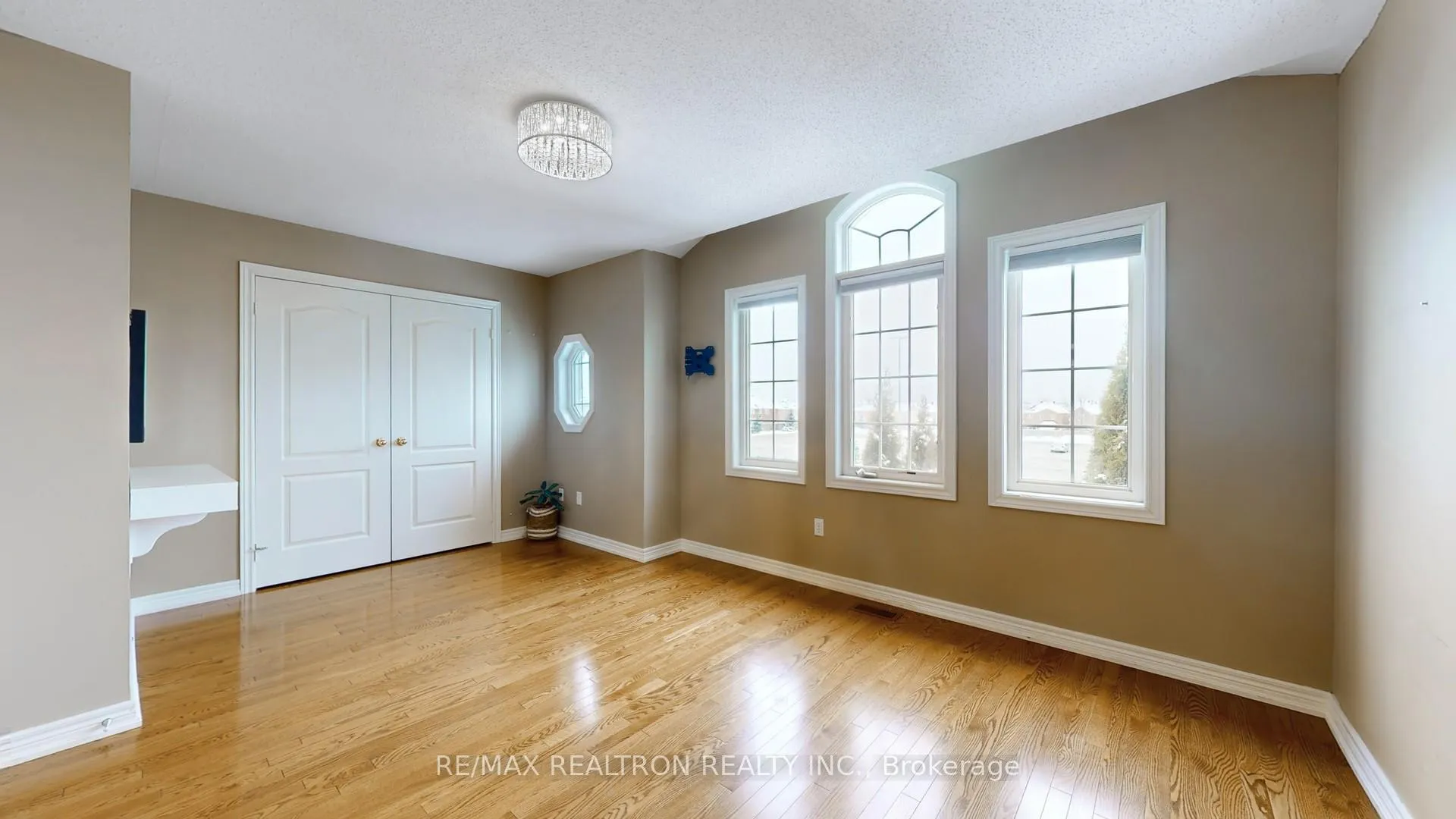 Photo 13 of 1886 Bur Oak Avenue, Markham, Greensborough — HOMEH