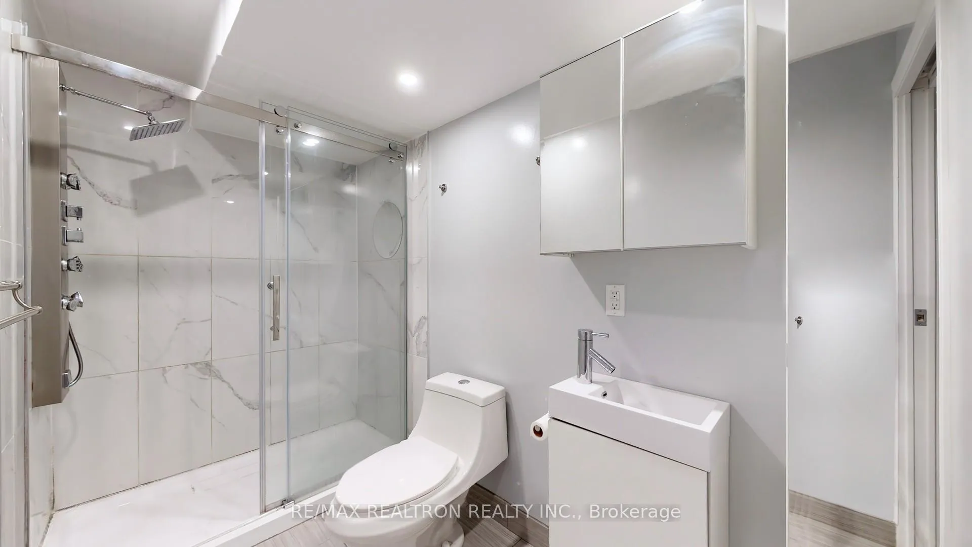 Photo 32 of 1886 Bur Oak Avenue, Markham, Greensborough — HOMEH