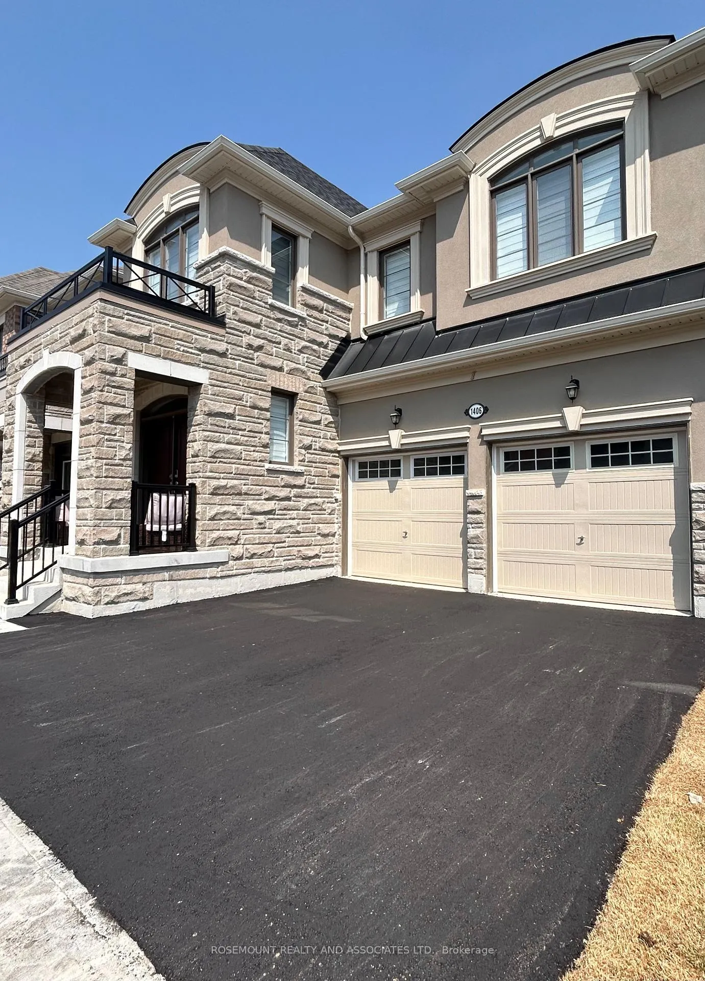 Photo 2 of 1406 Mockingbird Square, Pickering, Rural Pickering — HOMEH