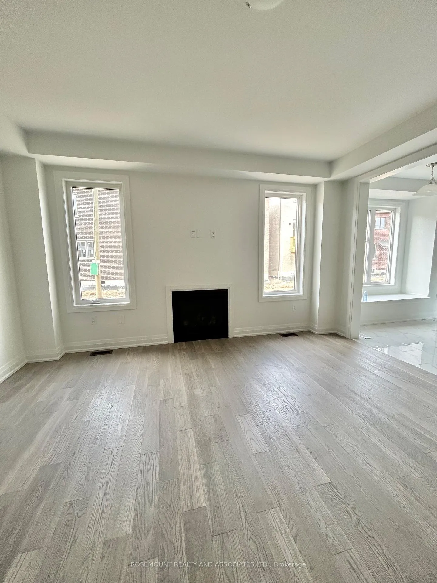 Photo 7 of 1406 Mockingbird Square, Pickering, Rural Pickering — HOMEH