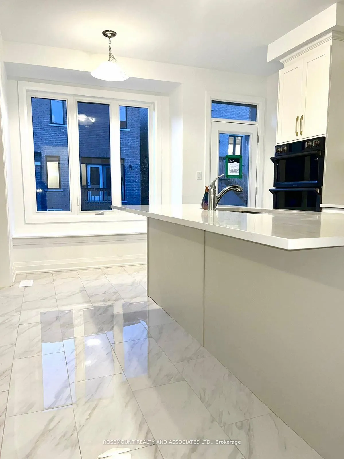 Photo 8 of 1406 Mockingbird Square, Pickering, Rural Pickering — HOMEH