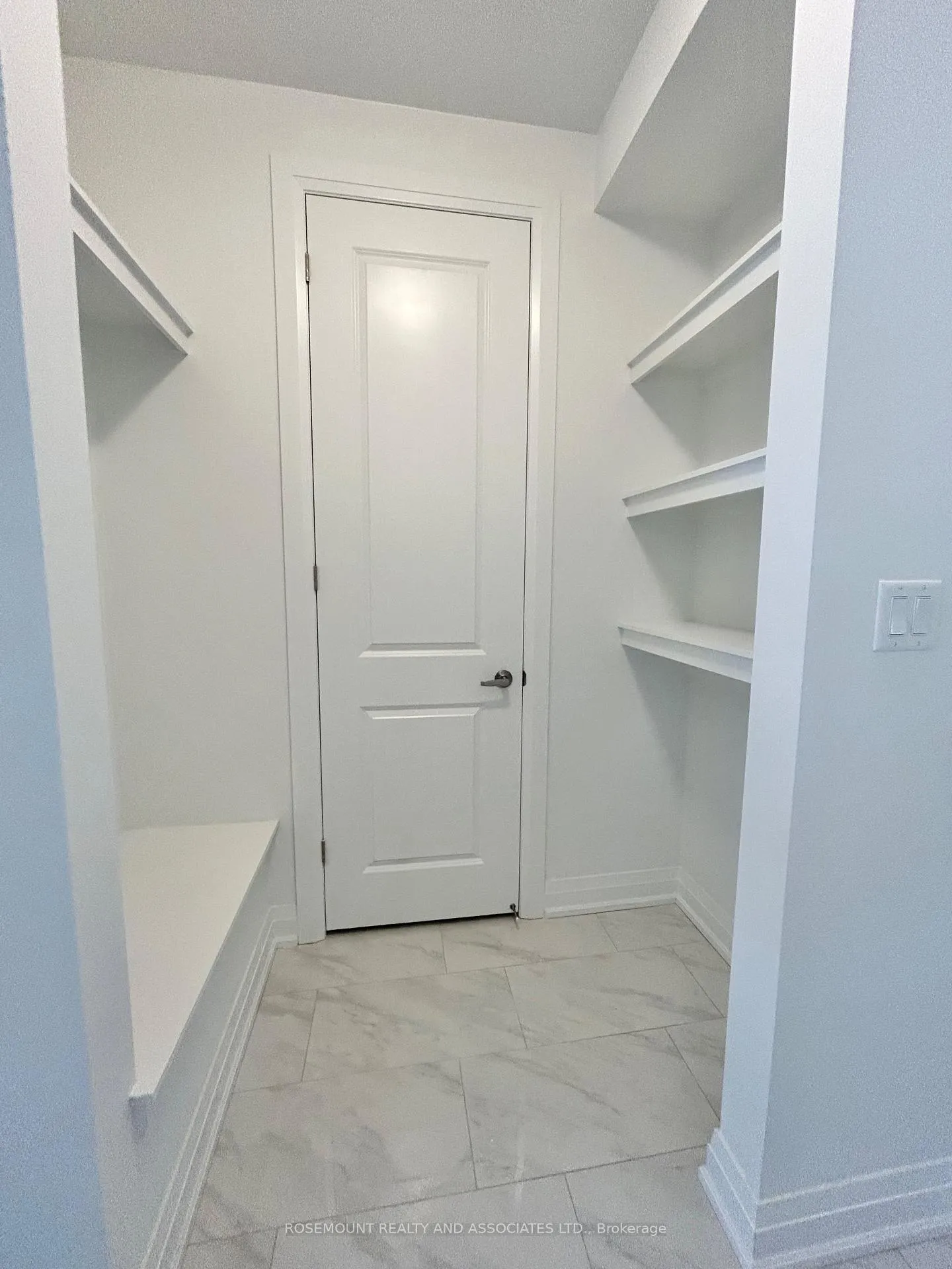 Photo 9 of 1406 Mockingbird Square, Pickering, Rural Pickering — HOMEH
