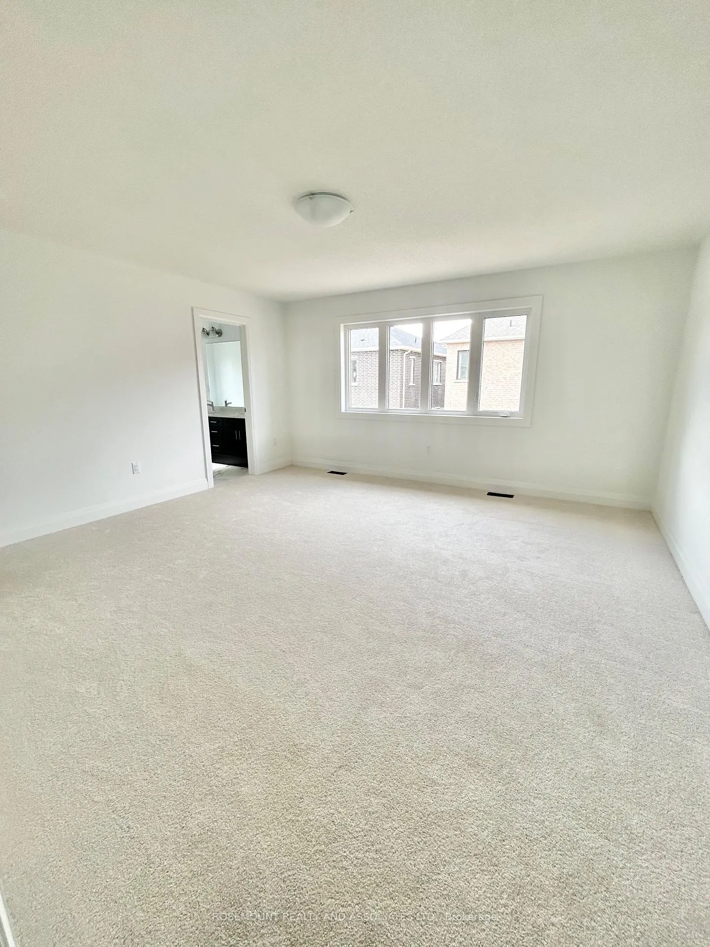 Photo 11 of 1406 Mockingbird Square, Pickering, Rural Pickering — HOMEH