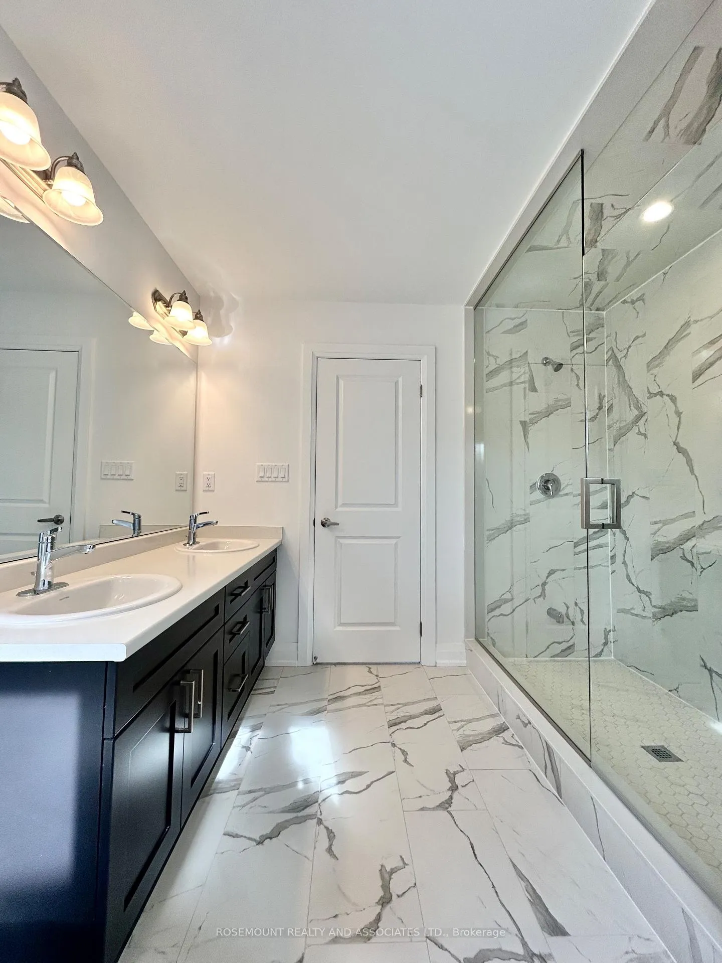 Photo 13 of 1406 Mockingbird Square, Pickering, Rural Pickering — HOMEH