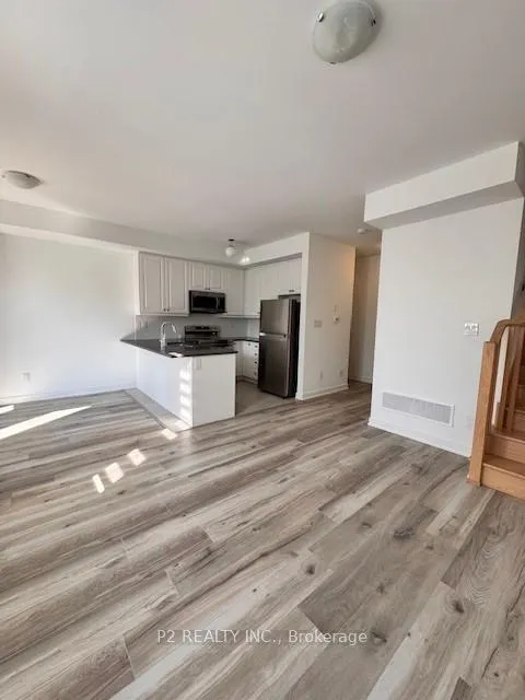 Photo 5 of 47 Spry Lane, Barrie, Innis-Shore — HOMEH