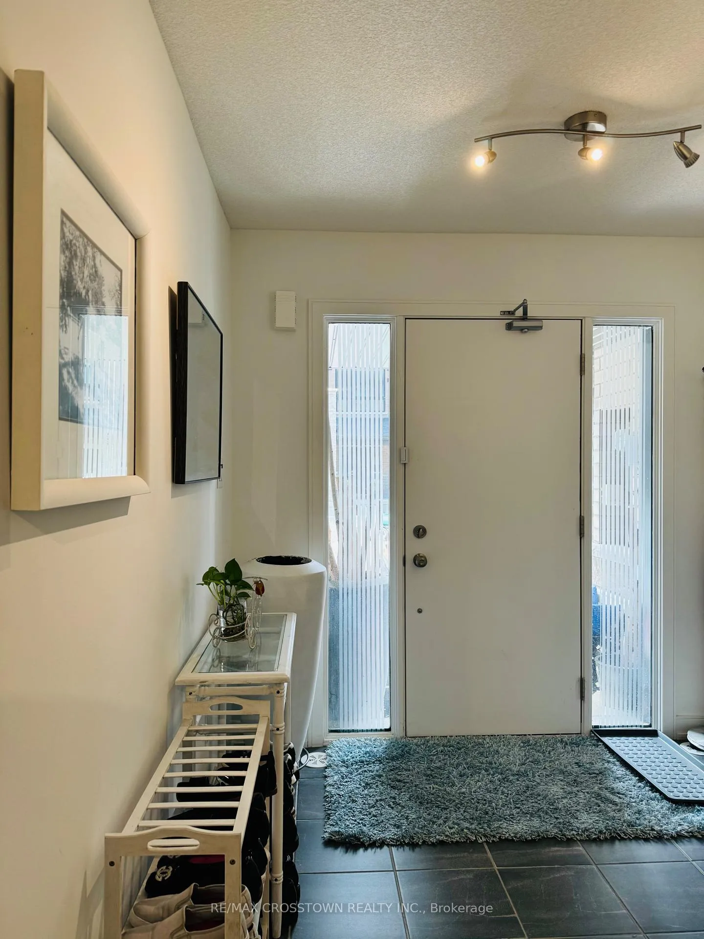 Photo 2 of 47 Red Maple Lane, Barrie, Innis-Shore — HOMEH