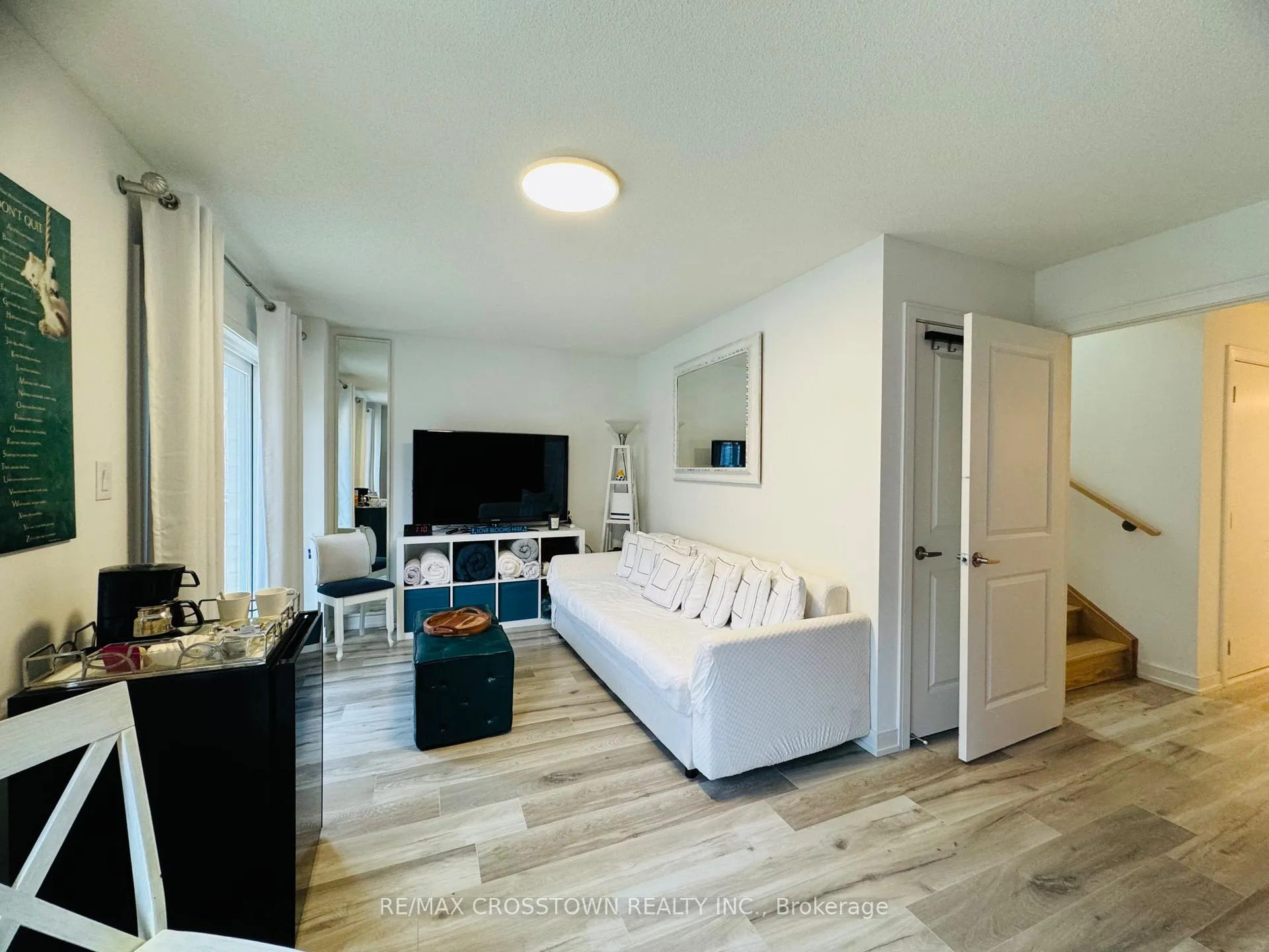 Photo 5 of 47 Red Maple Lane, Barrie, Innis-Shore — HOMEH