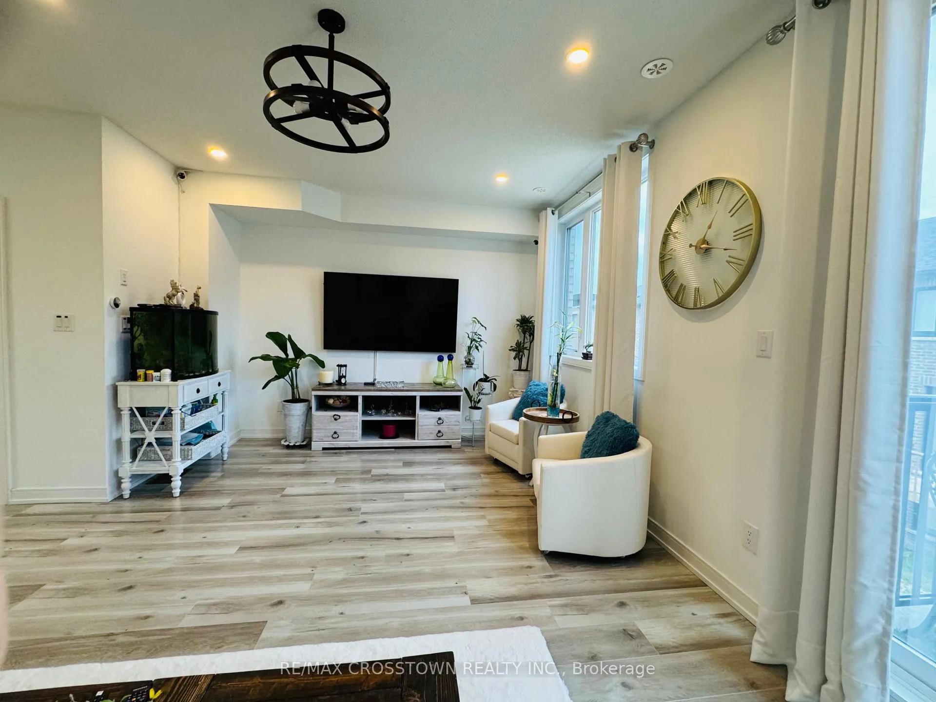 Photo 8 of 47 Red Maple Lane, Barrie, Innis-Shore — HOMEH