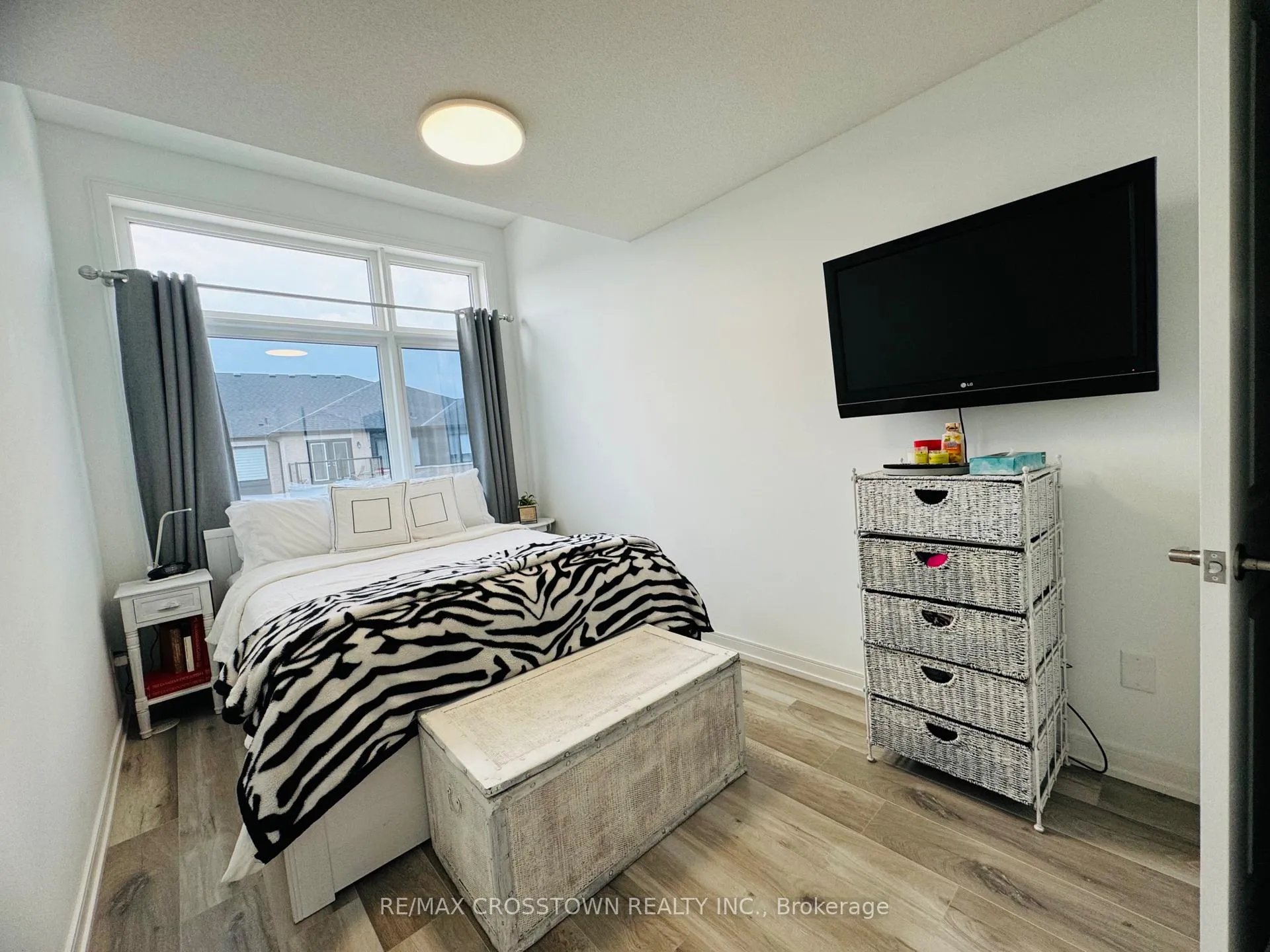 Photo 12 of 47 Red Maple Lane, Barrie, Innis-Shore — HOMEH