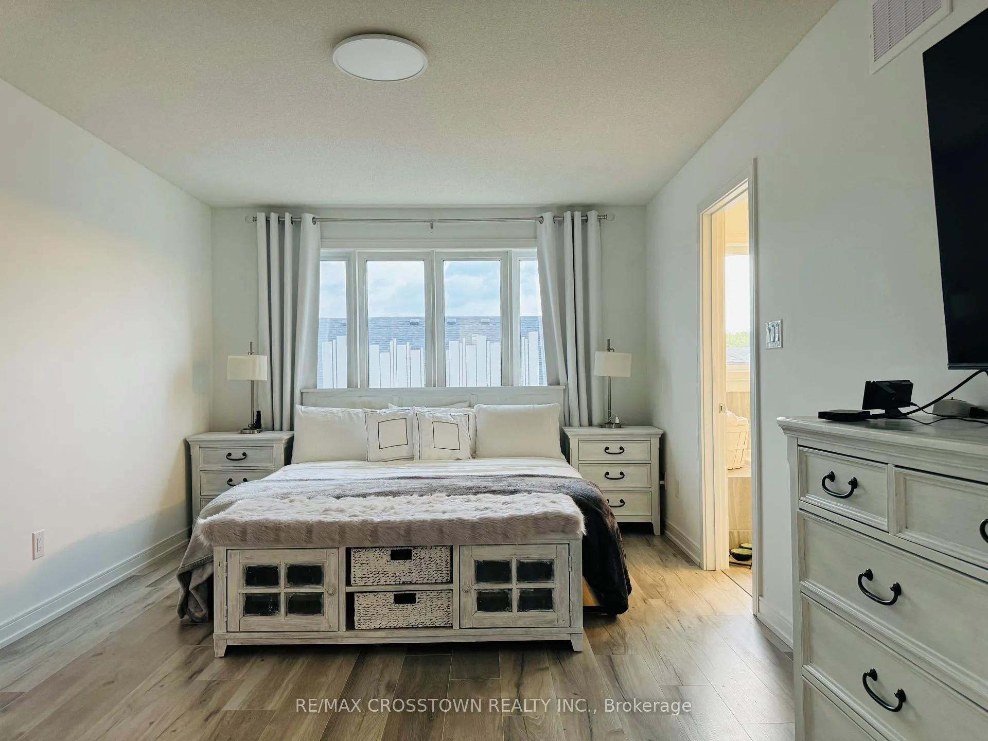 Photo 14 of 47 Red Maple Lane, Barrie, Innis-Shore — HOMEH