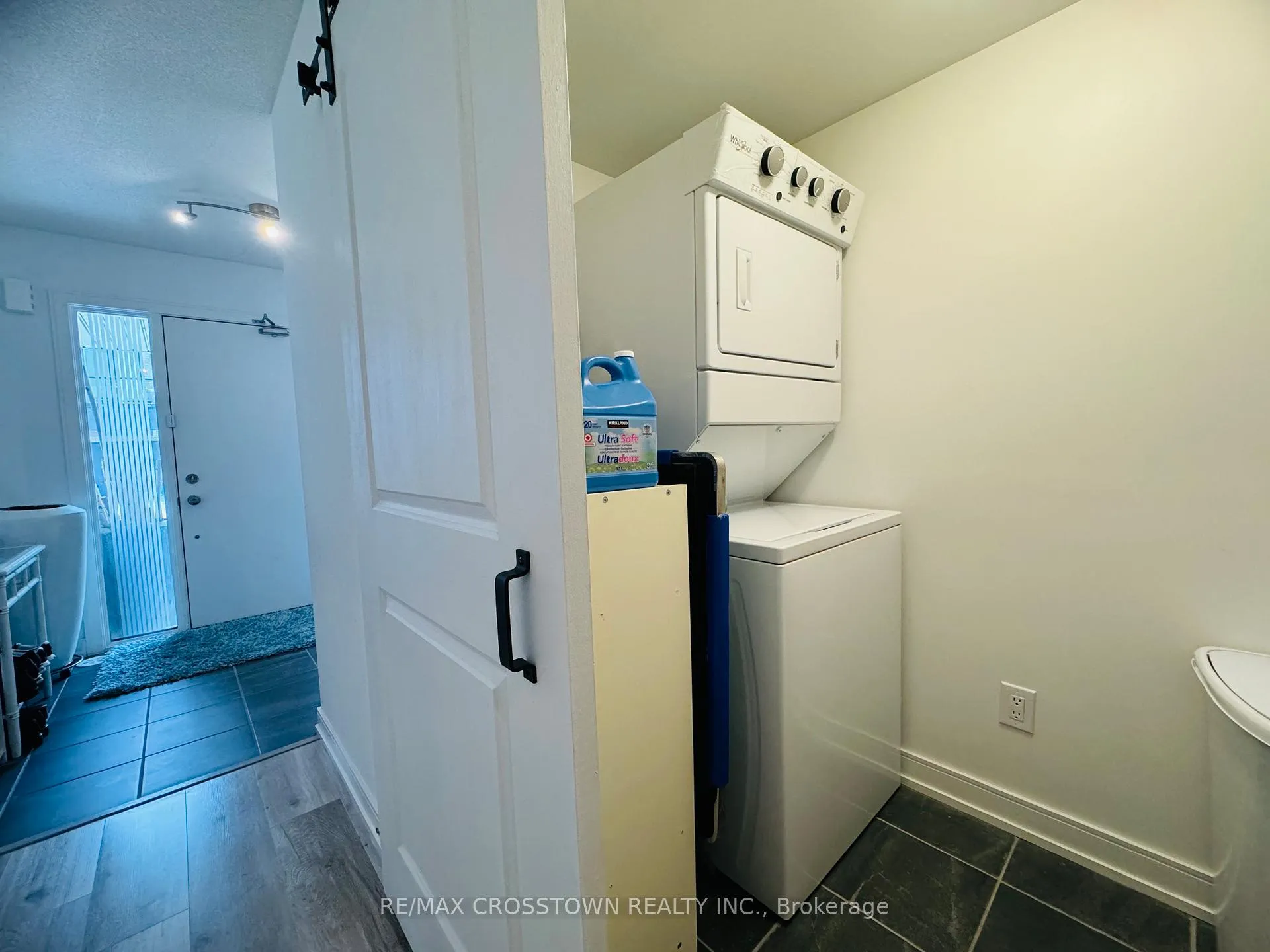 Photo 19 of 47 Red Maple Lane, Barrie, Innis-Shore — HOMEH