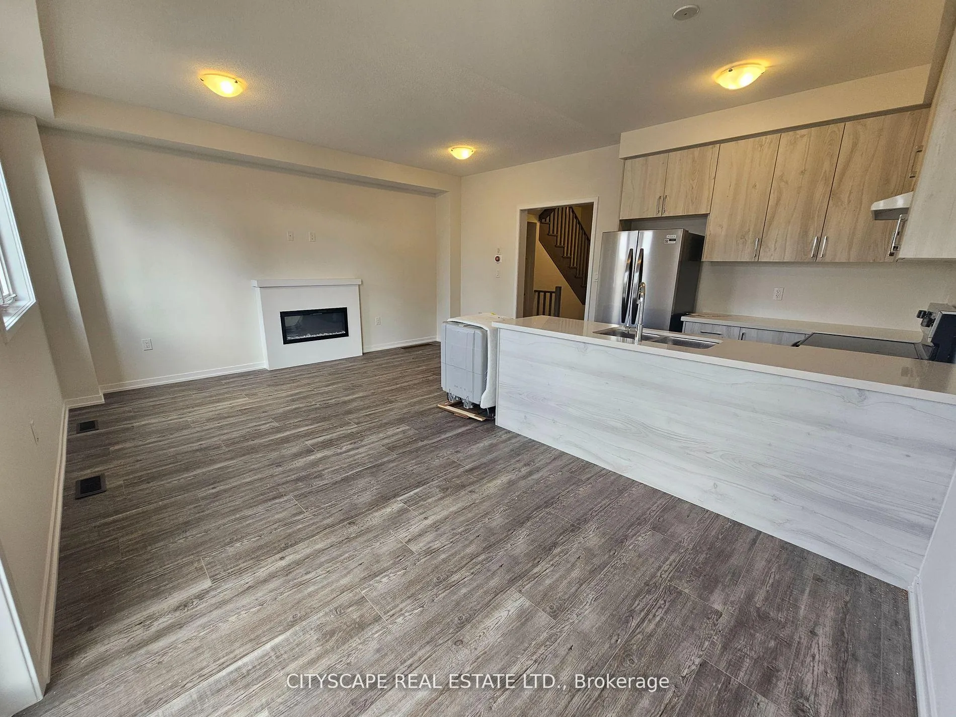 Photo 3 of 1534 Wheatcroft Drive, Oshawa, Taunton — HOMEH