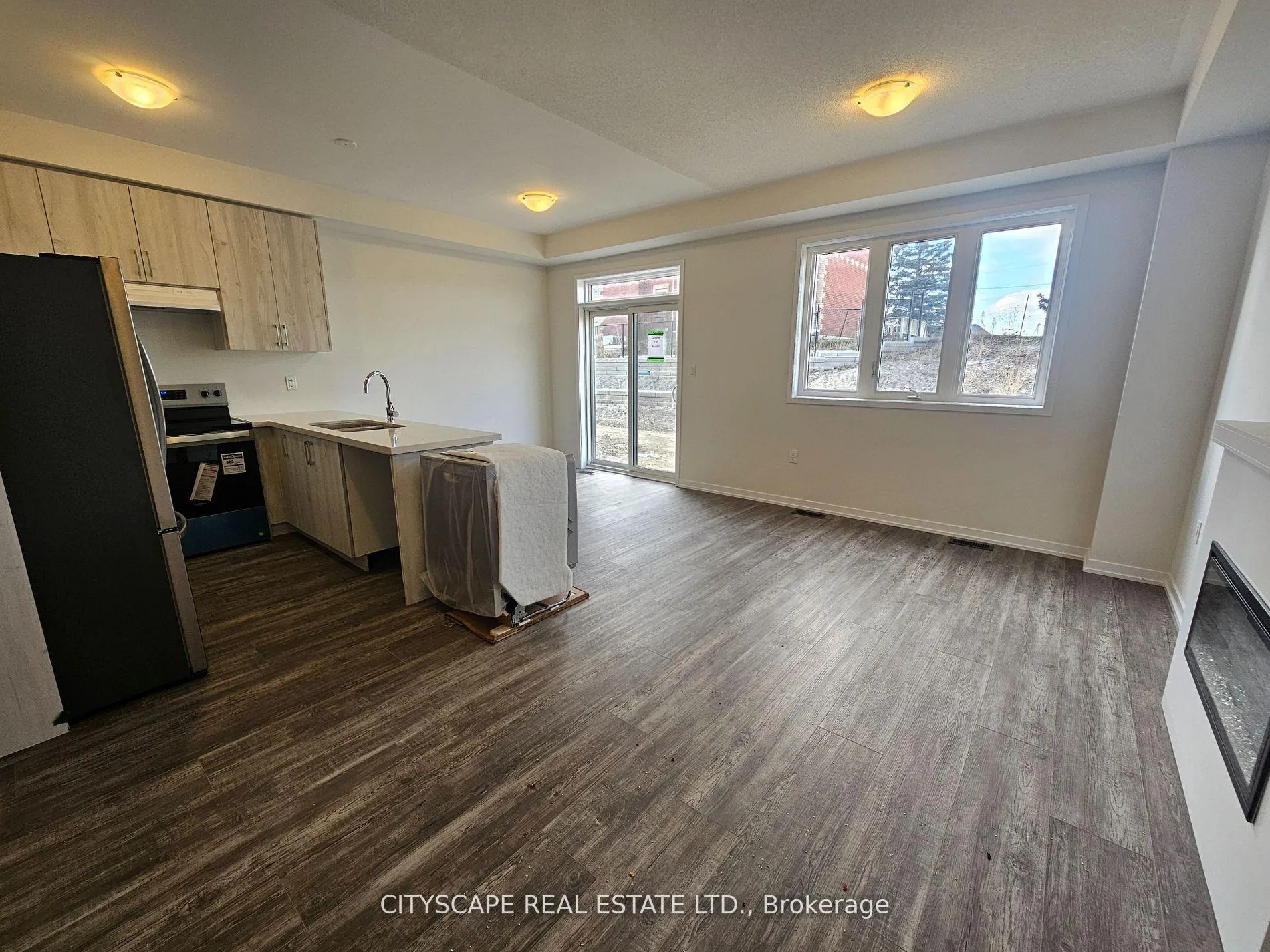Photo 4 of 1534 Wheatcroft Drive, Oshawa, Taunton — HOMEH
