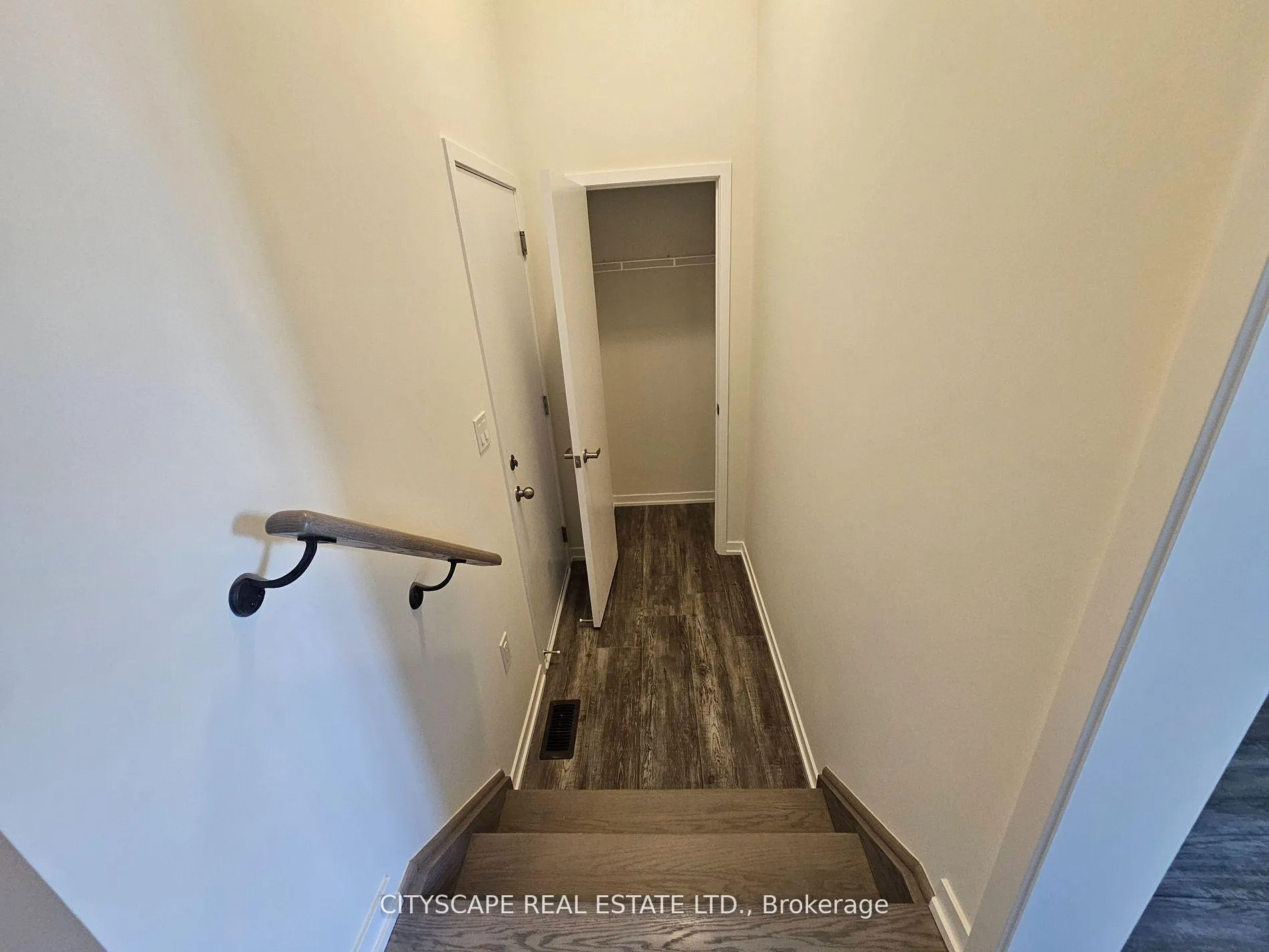 Photo 9 of 1534 Wheatcroft Drive, Oshawa, Taunton — HOMEH