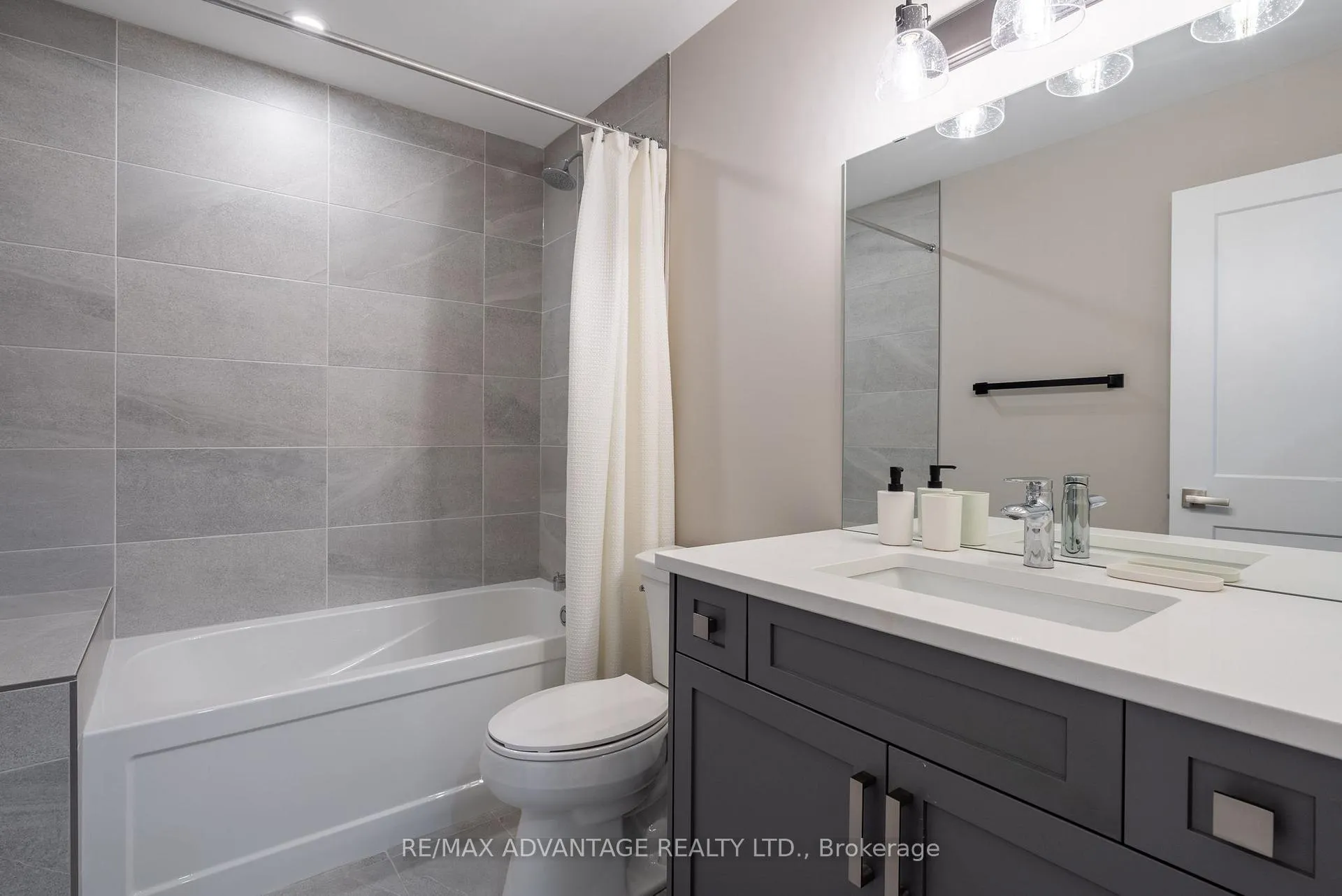 Photo 18 of Unit Upper, 30 Compass Trail, Central Elgin, Rural Central Elgin — HOMEH