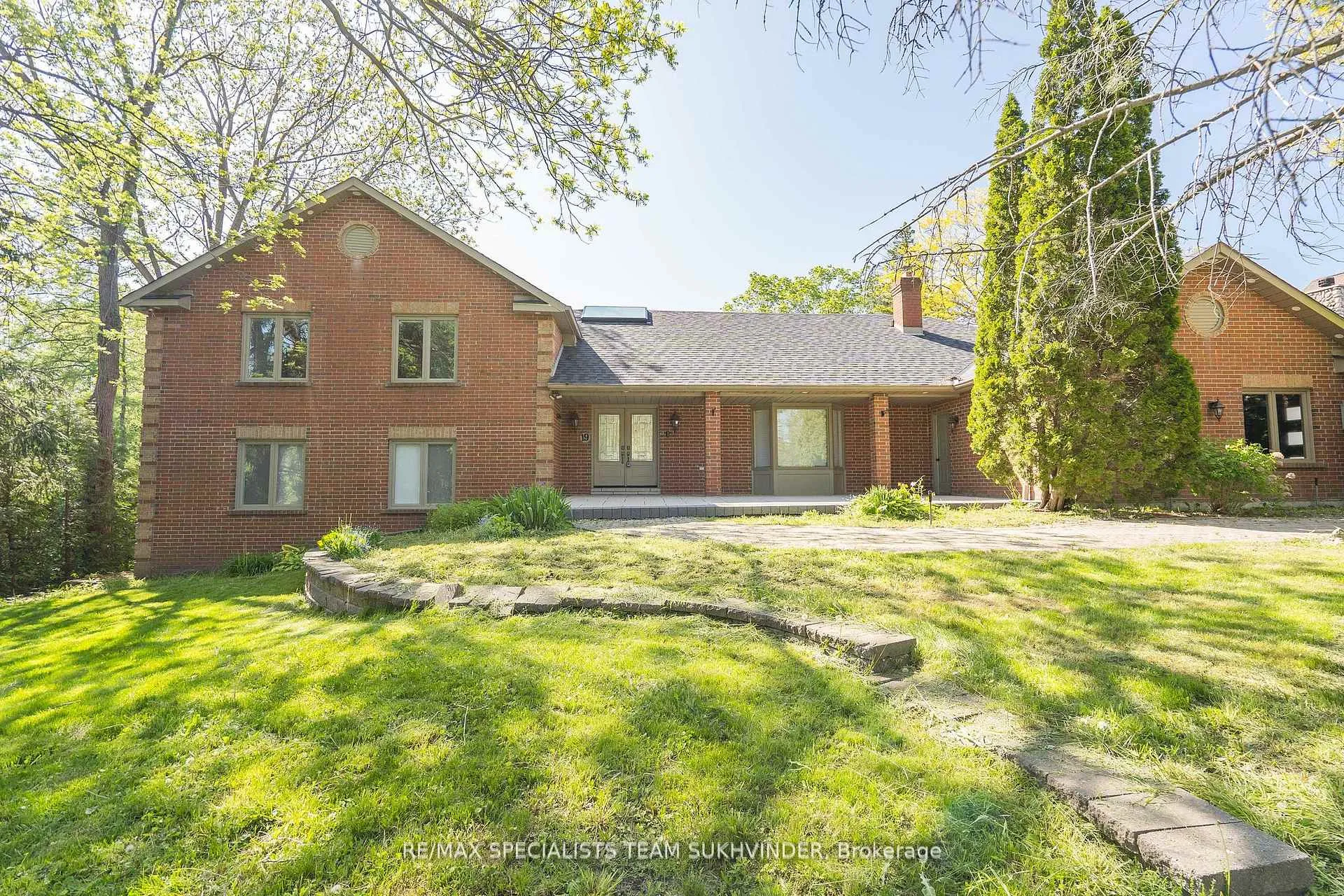 Photo 2 of 19 Rouge River Circle, Markham, Box Grove — HOMEH