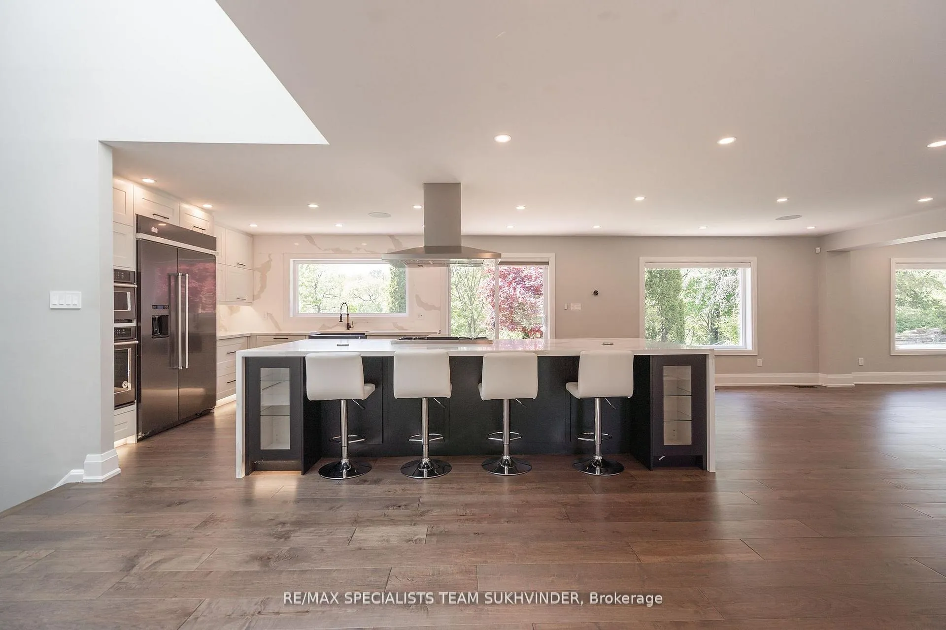 Photo 4 of 19 Rouge River Circle, Markham, Box Grove — HOMEH