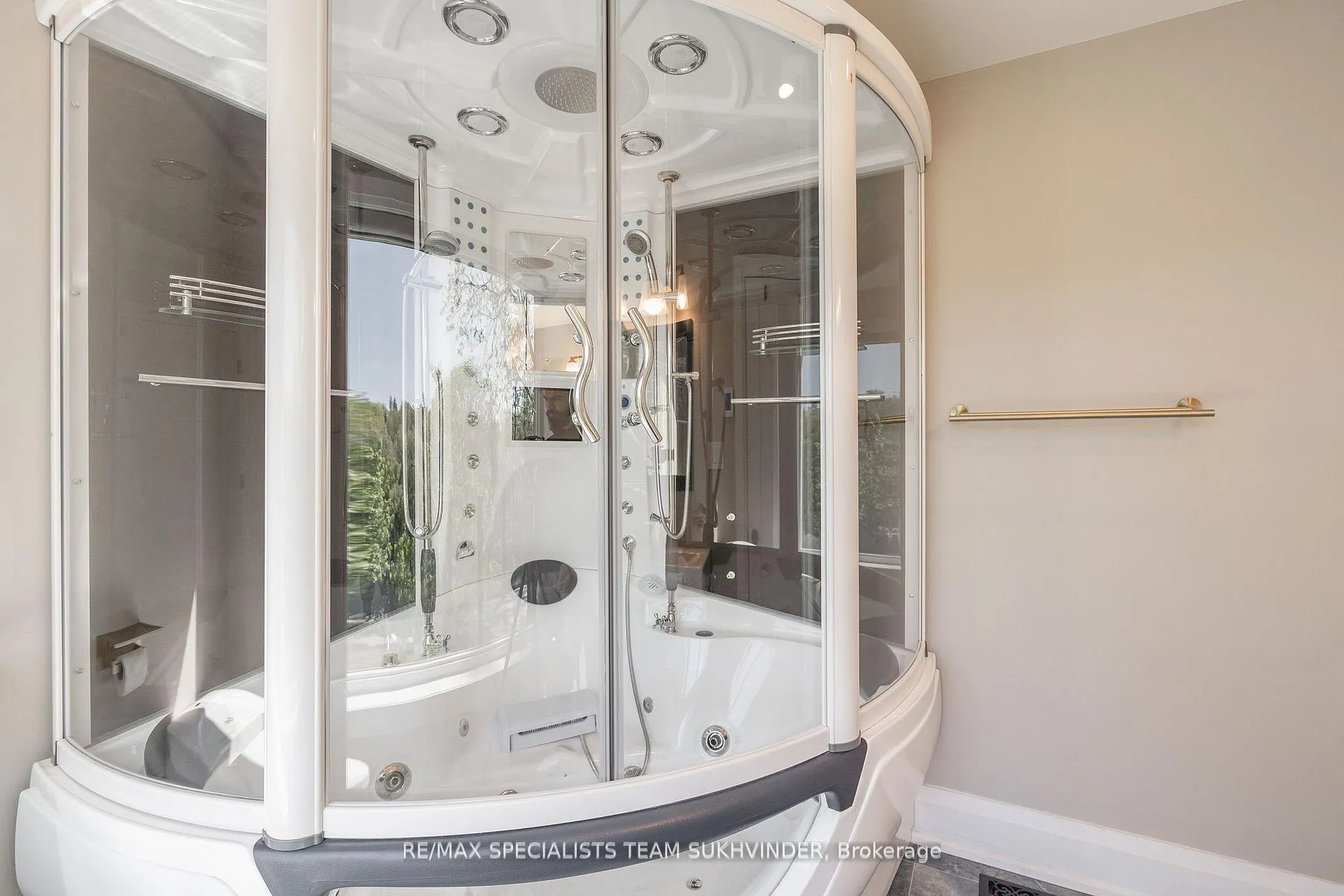 Photo 15 of 19 Rouge River Circle, Markham, Box Grove — HOMEH