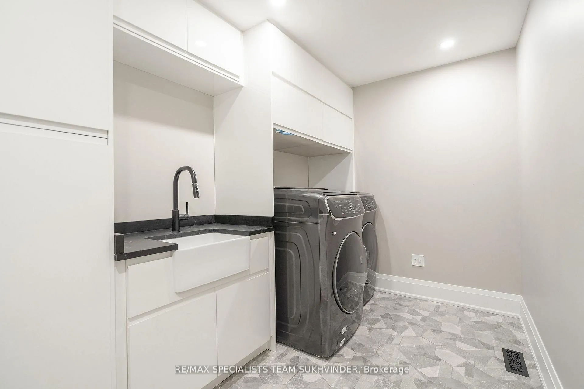 Photo 26 of 19 Rouge River Circle, Markham, Box Grove — HOMEH