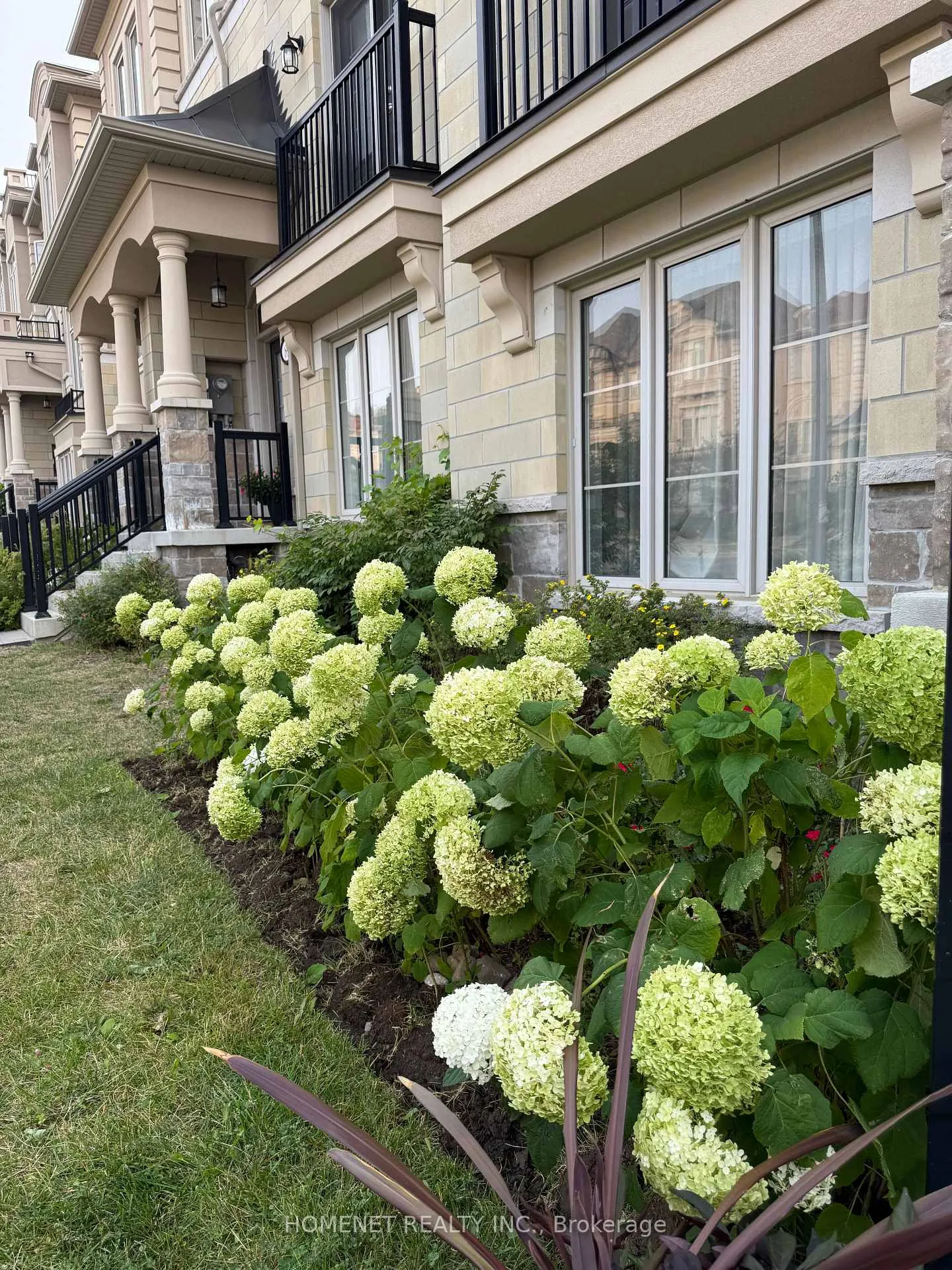 Photo 2 of 87 Grand Trunk Avenue, Vaughan, Patterson — HOMEH