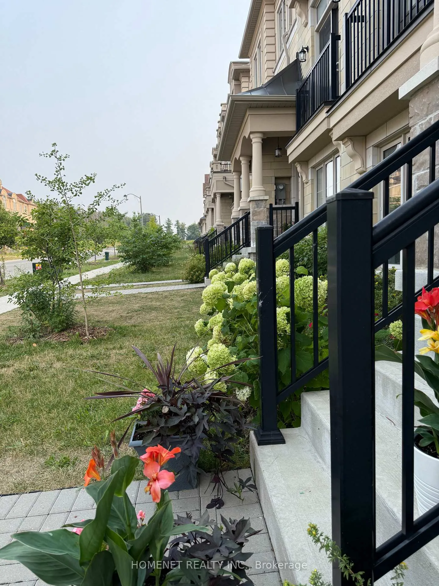 Photo 3 of 87 Grand Trunk Avenue, Vaughan, Patterson — HOMEH
