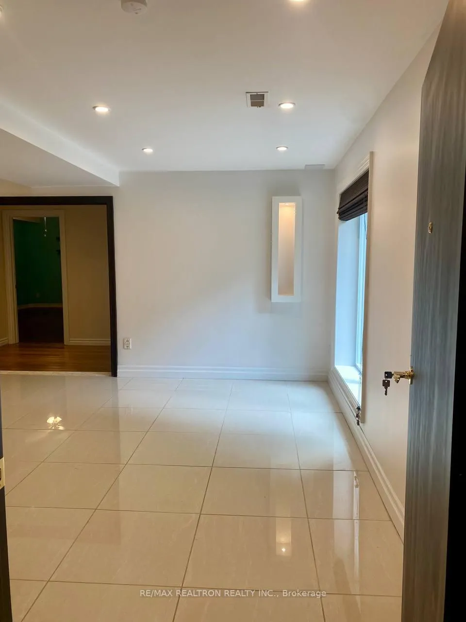 Photo 6 of Unit Lower, 76 Firglen Ridge, Vaughan, Islington Woods — HOMEH