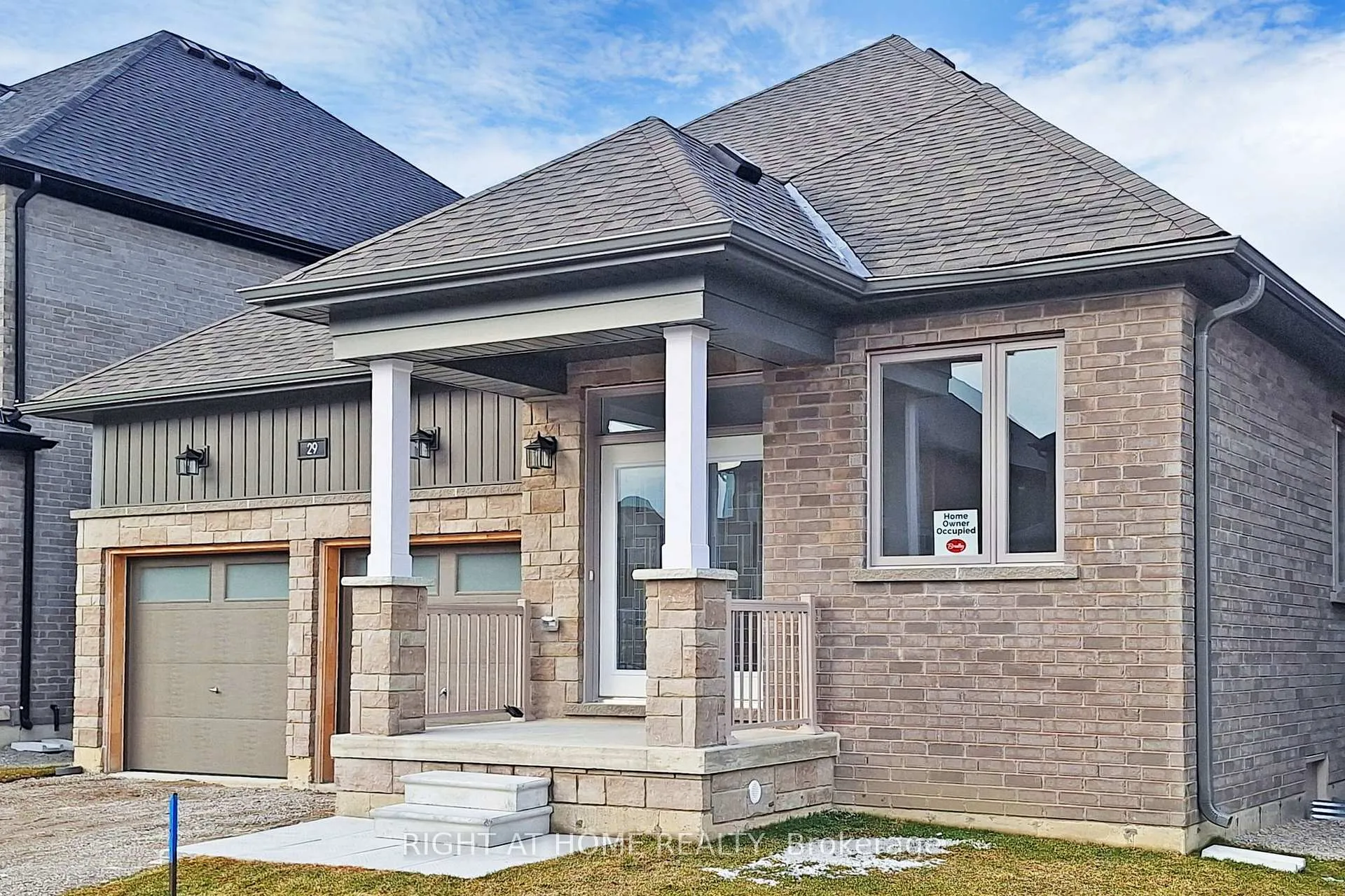 Photo 2 of 29 Lally Terrace, Barrie, Painswick South — HOMEH