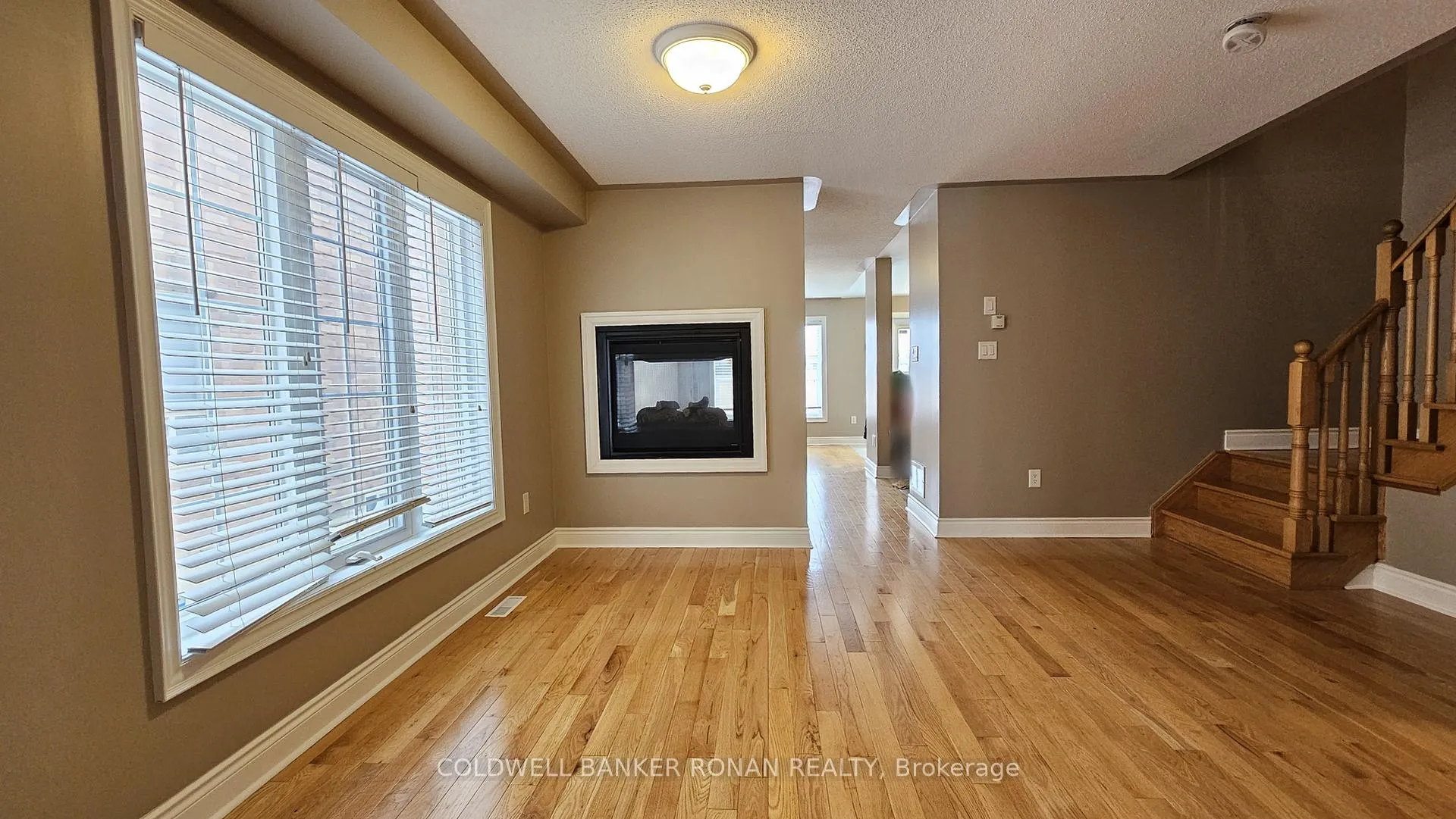 Photo 6 of 116 Tomabrook Crescent, Brampton, Sandringham-Wellington North — HOMEH