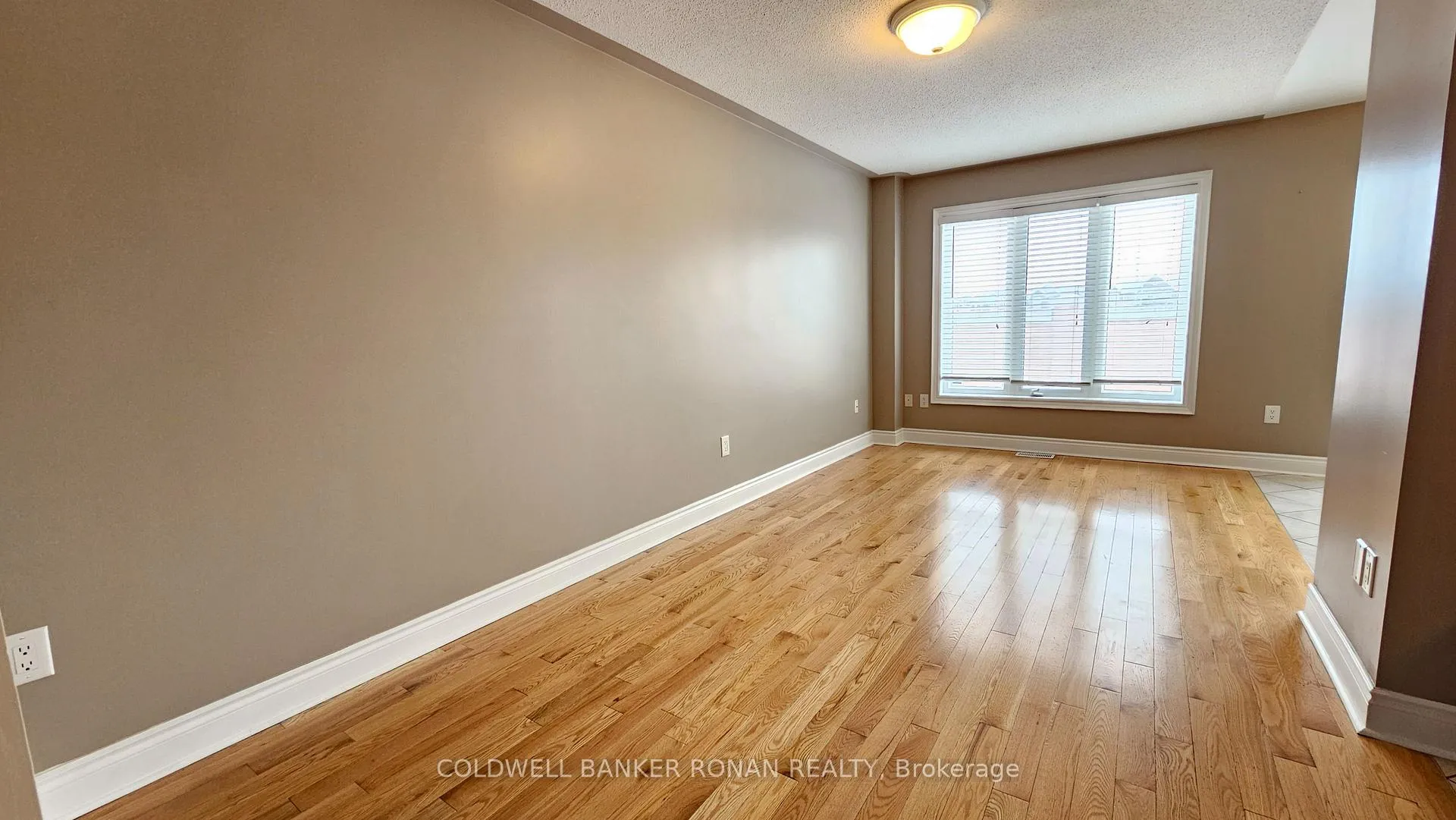 Photo 8 of 116 Tomabrook Crescent, Brampton, Sandringham-Wellington North — HOMEH