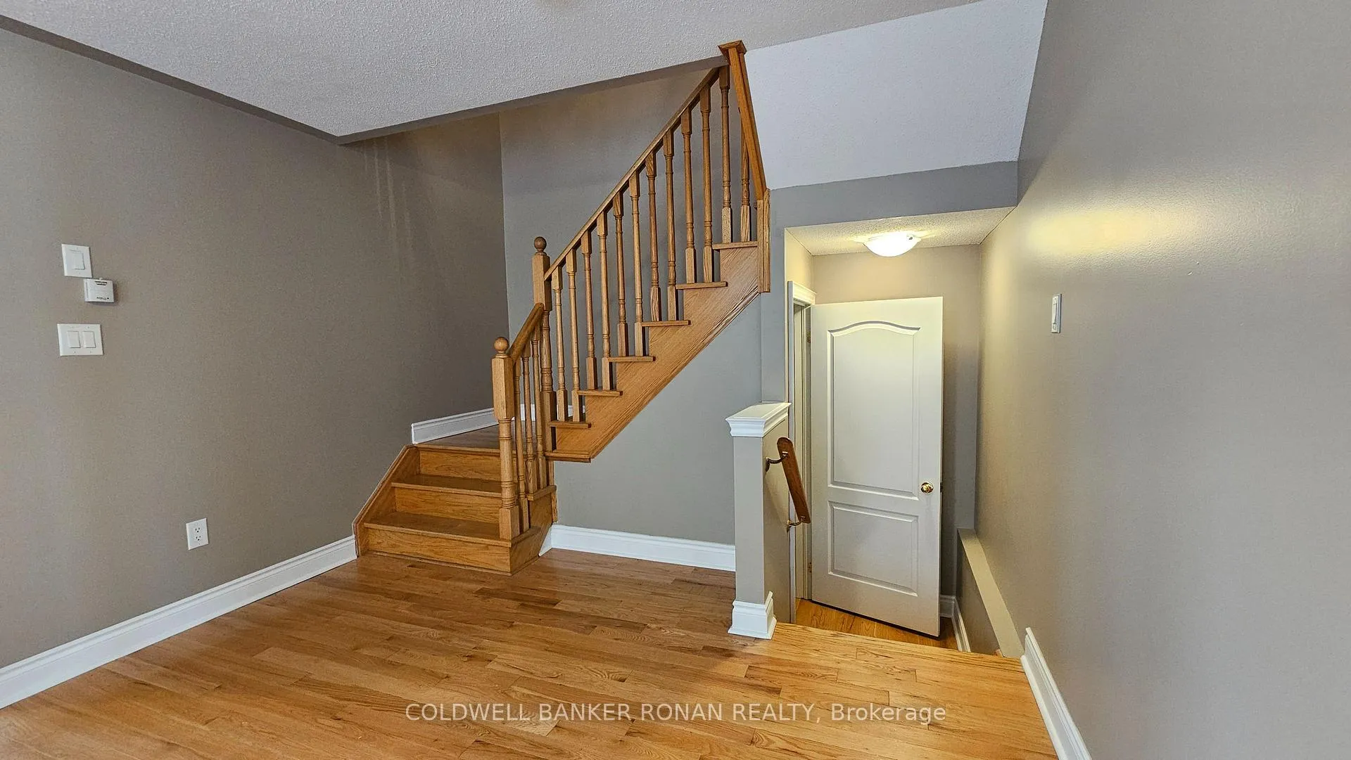 Photo 12 of 116 Tomabrook Crescent, Brampton, Sandringham-Wellington North — HOMEH