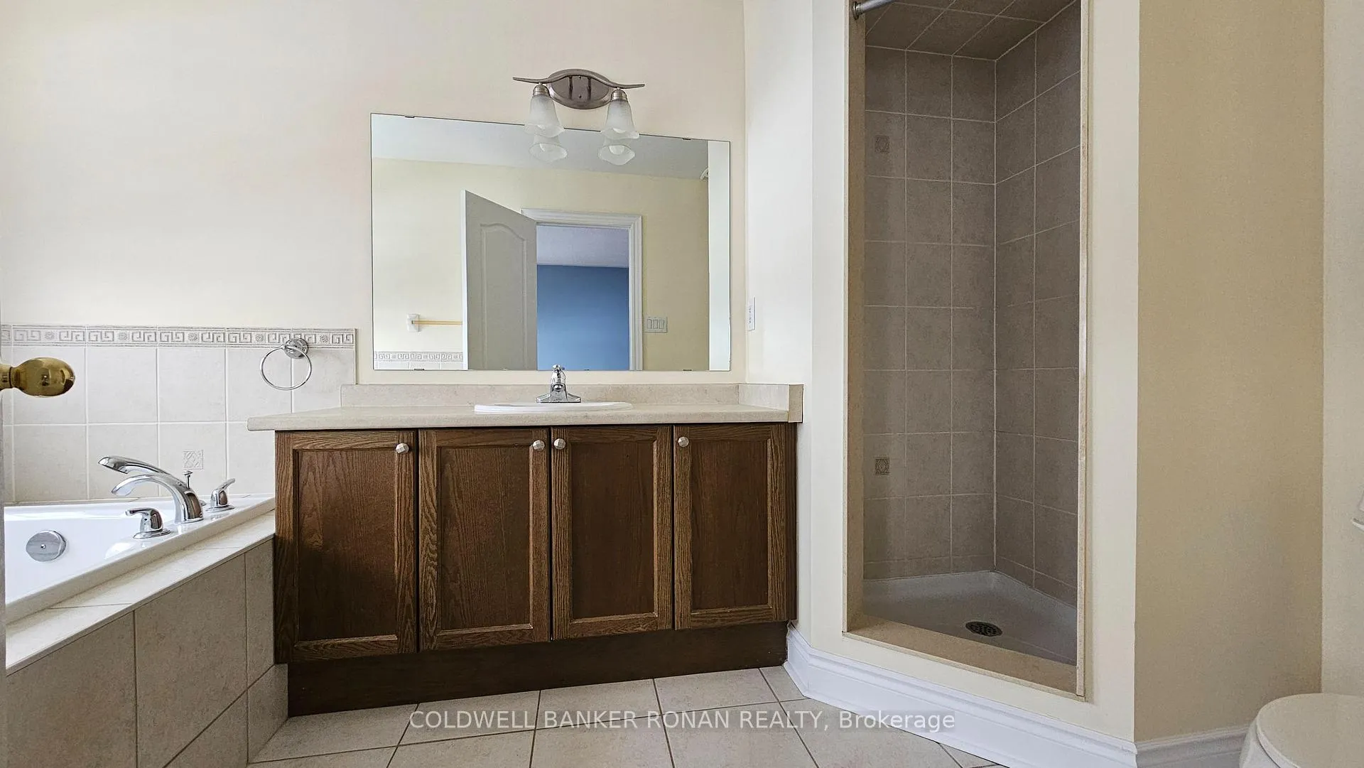 Photo 20 of 116 Tomabrook Crescent, Brampton, Sandringham-Wellington North — HOMEH