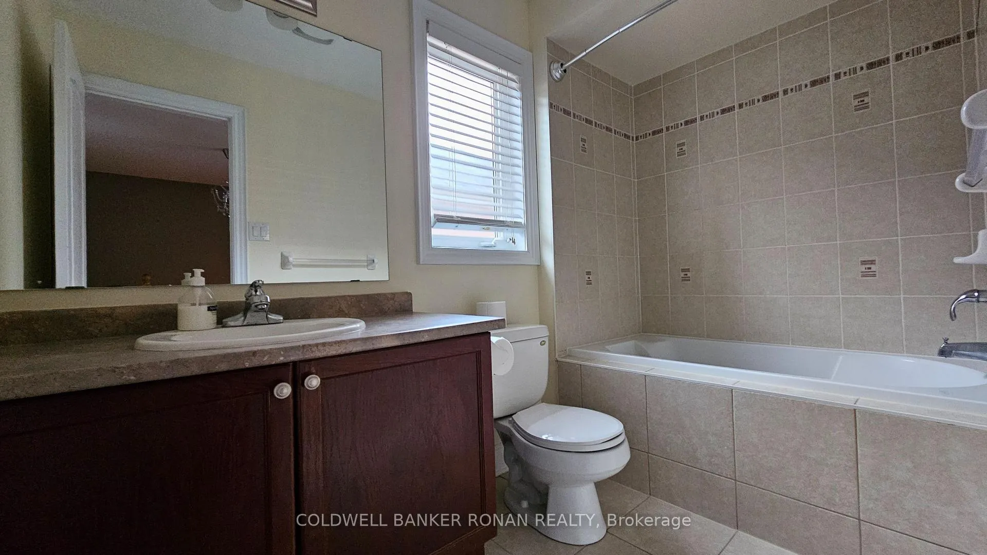 Photo 25 of 116 Tomabrook Crescent, Brampton, Sandringham-Wellington North — HOMEH