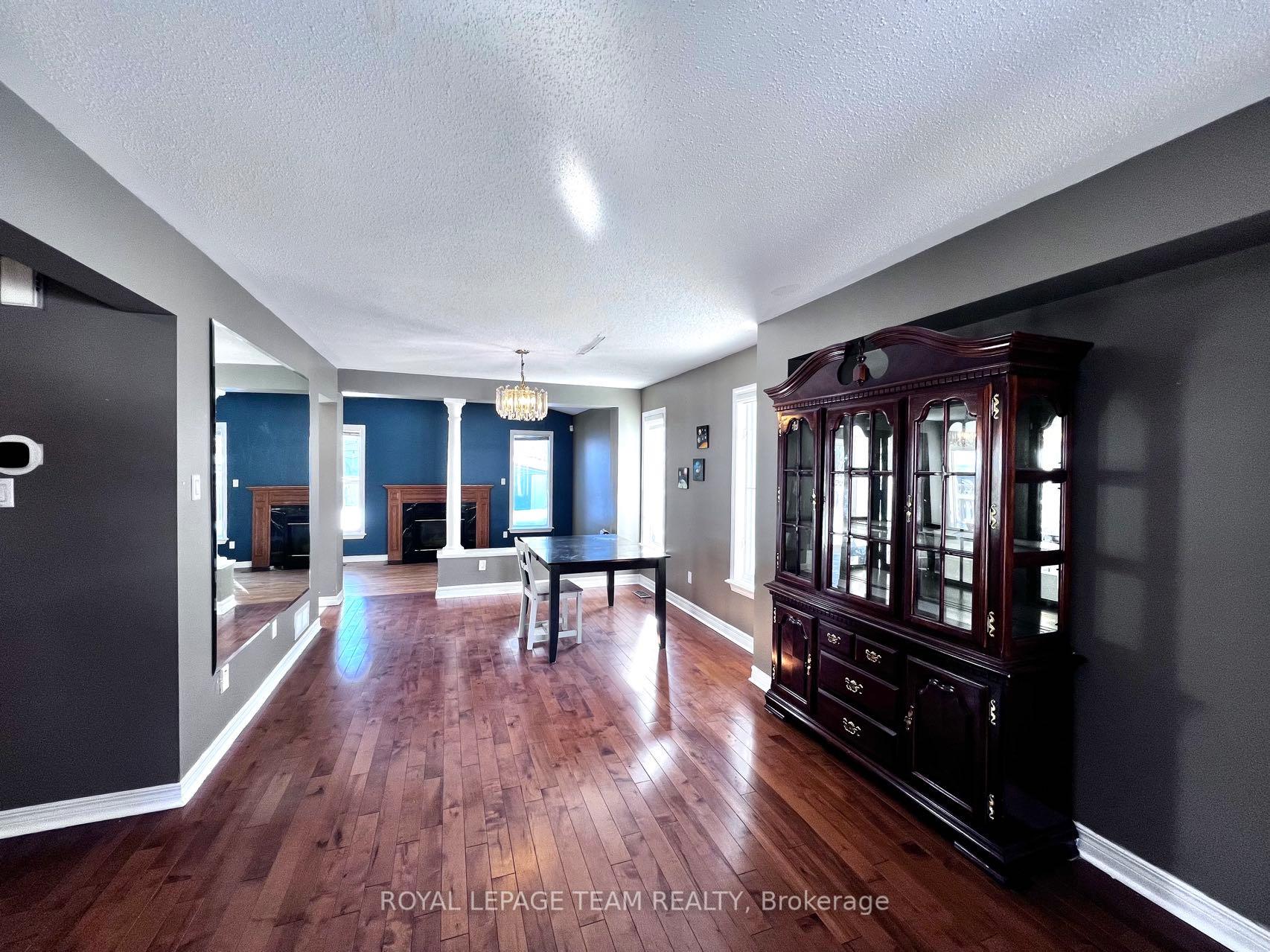 Photo 3 of 131 Locheland Crescent, Ottawa, Barrhaven East — HOMEH