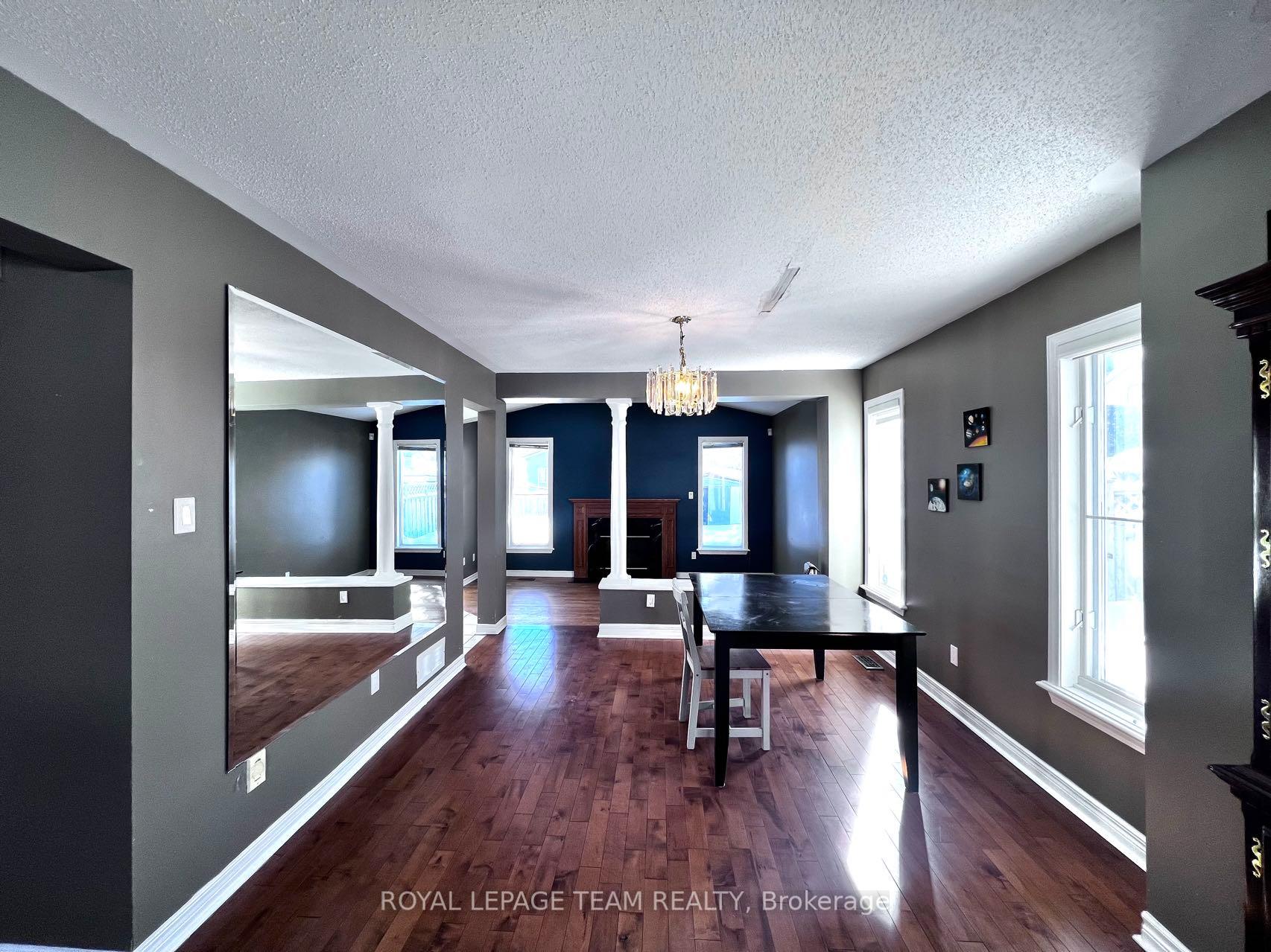 Photo 4 of 131 Locheland Crescent, Ottawa, Barrhaven East — HOMEH