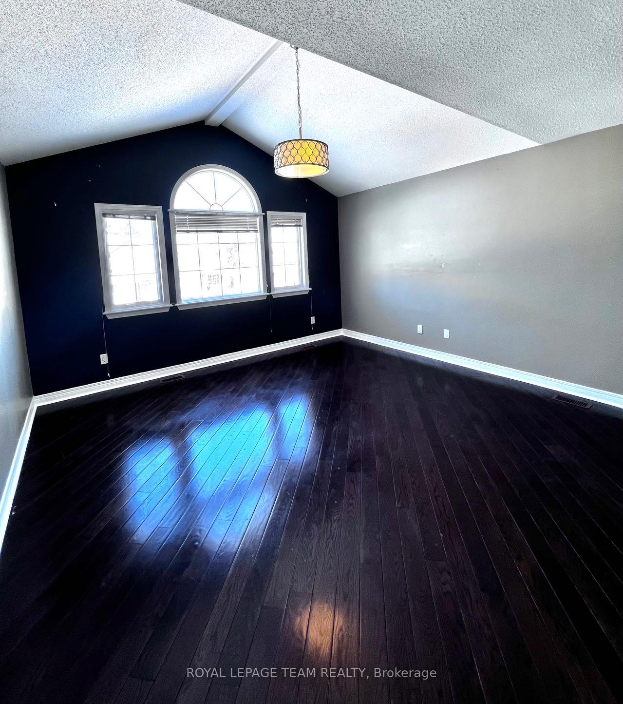 Photo 8 of 131 Locheland Crescent, Ottawa, Barrhaven East — HOMEH