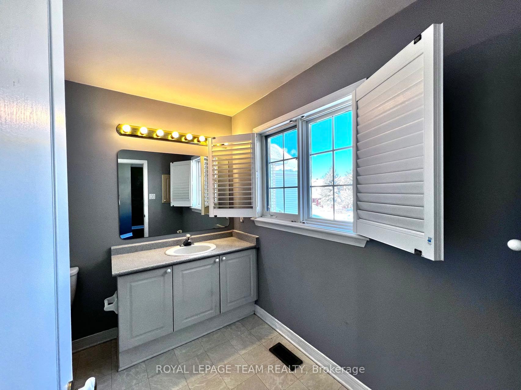Photo 10 of 131 Locheland Crescent, Ottawa, Barrhaven East — HOMEH