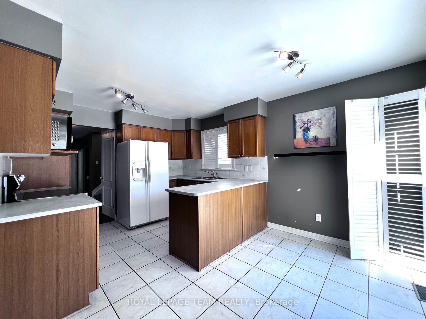 Photo 18 of 131 Locheland Crescent, Ottawa, Barrhaven East — HOMEH