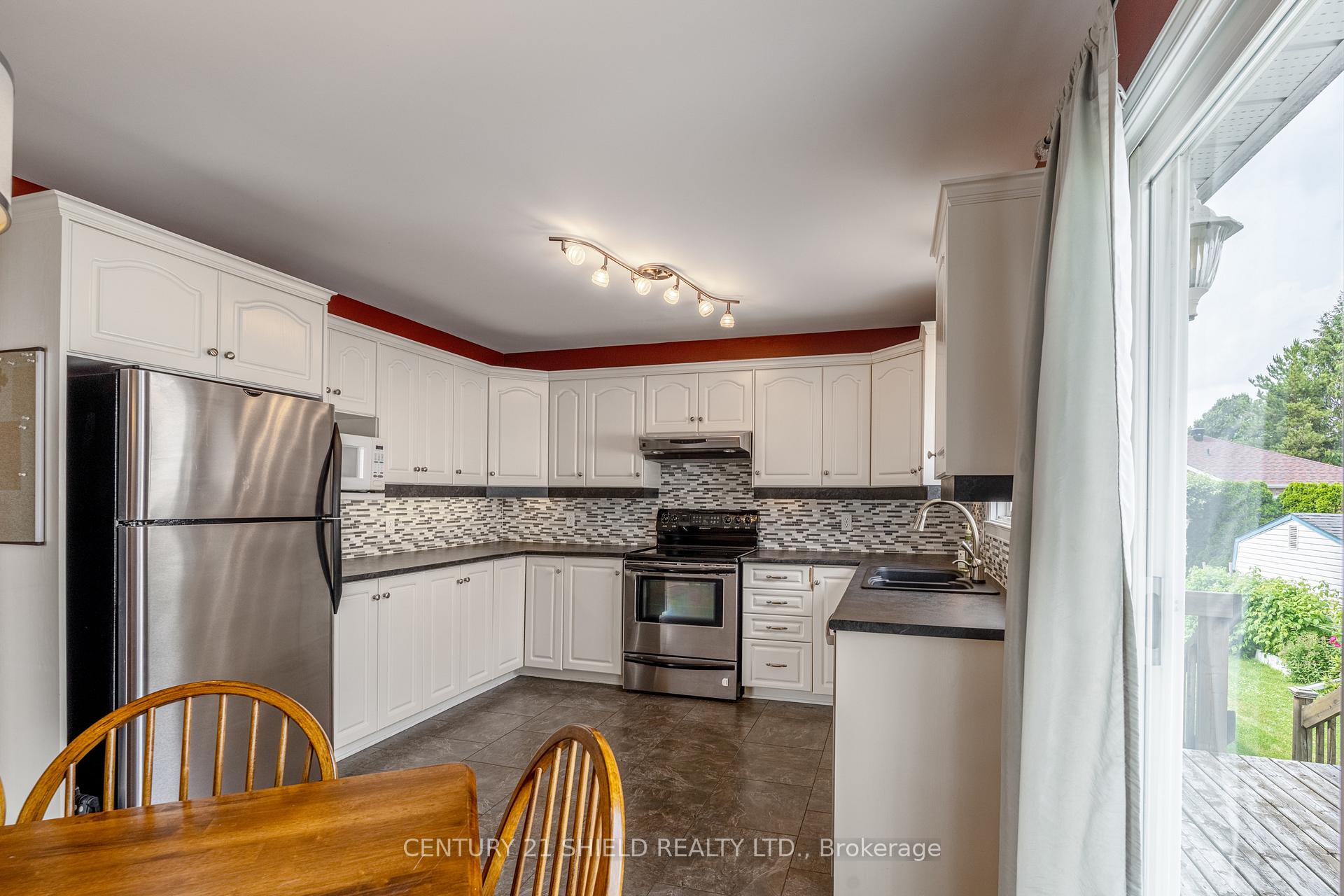 Photo 21 of 1861 Belvedere Crescent, Cornwall — HOMEH