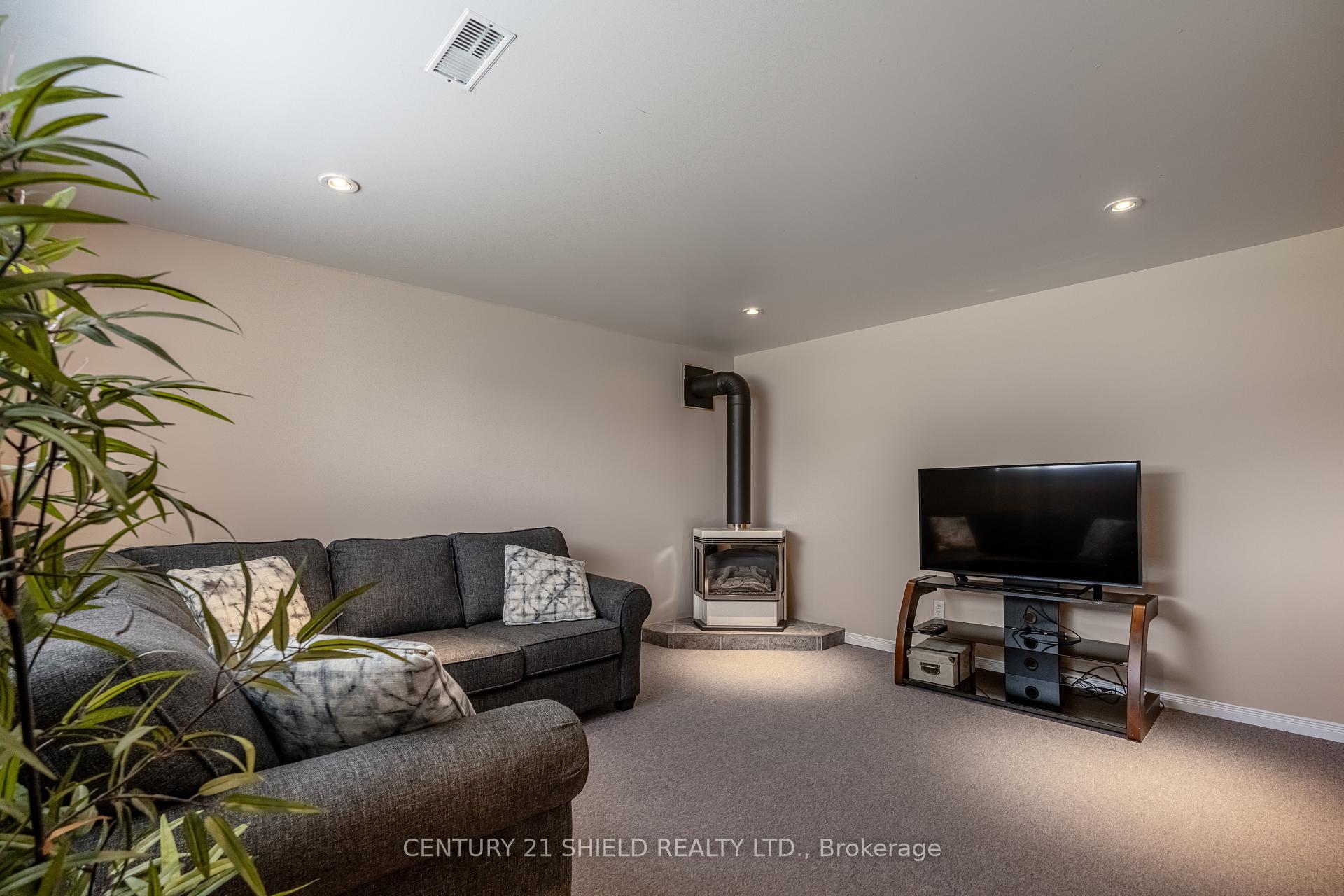 Photo 34 of 1861 Belvedere Crescent, Cornwall — HOMEH