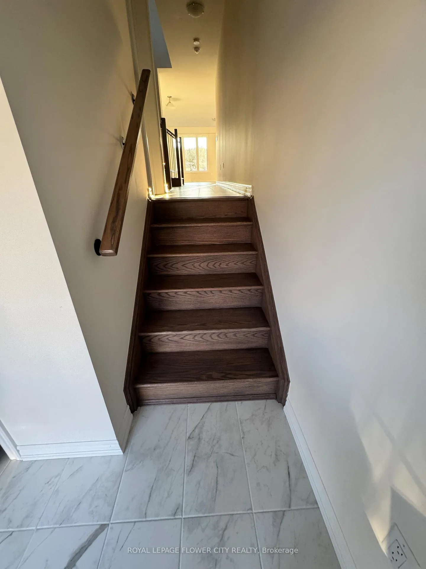 Photo 6 of 142 Greer Street, Barrie, Rural Barrie Southeast — HOMEH