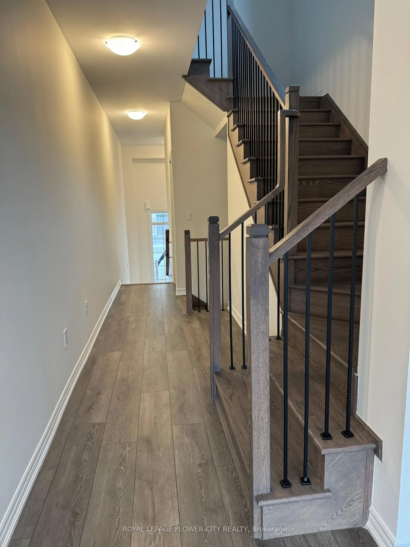 Photo 7 of 142 Greer Street, Barrie, Rural Barrie Southeast — HOMEH
