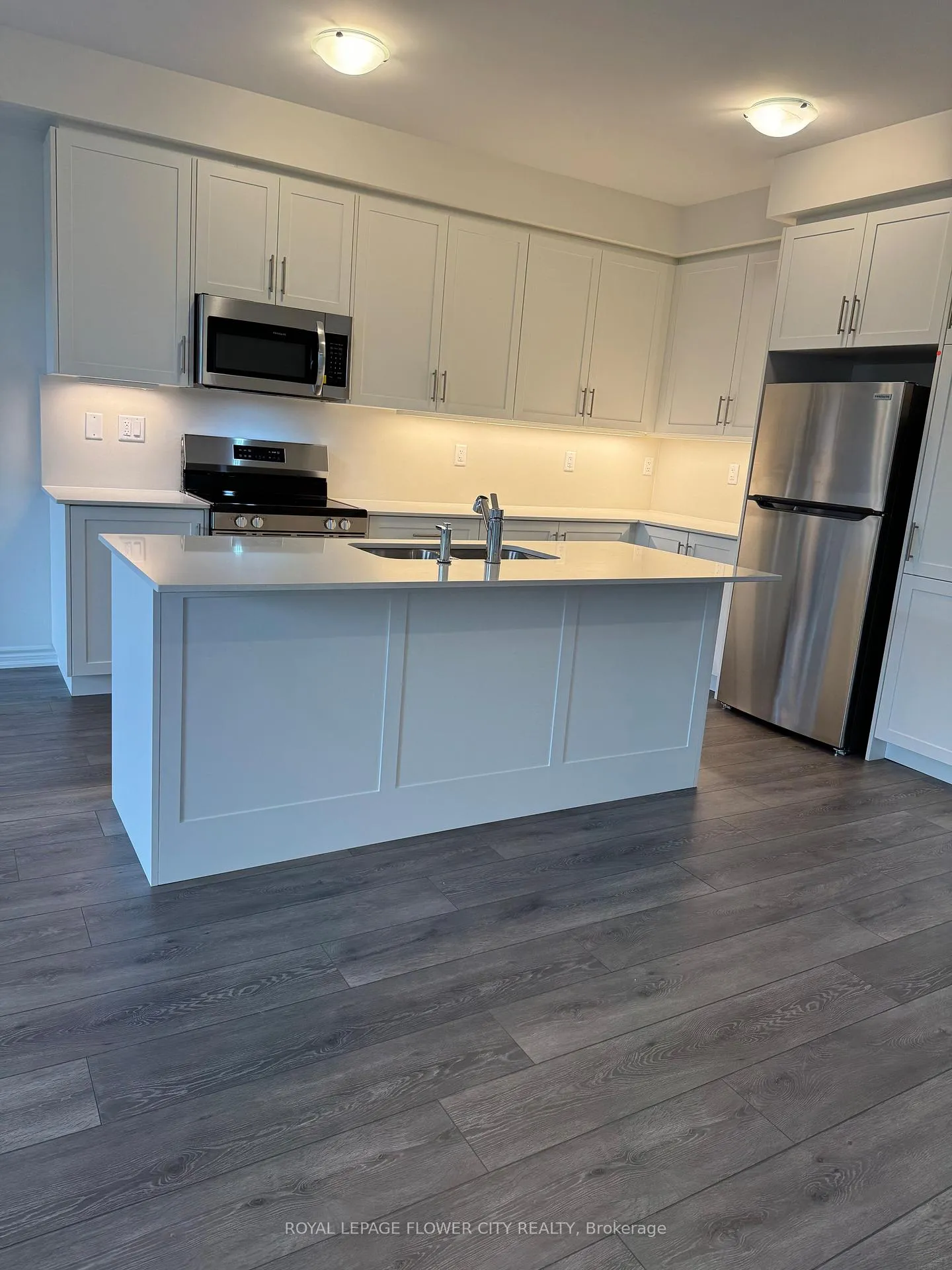 Photo 10 of 142 Greer Street, Barrie, Rural Barrie Southeast — HOMEH