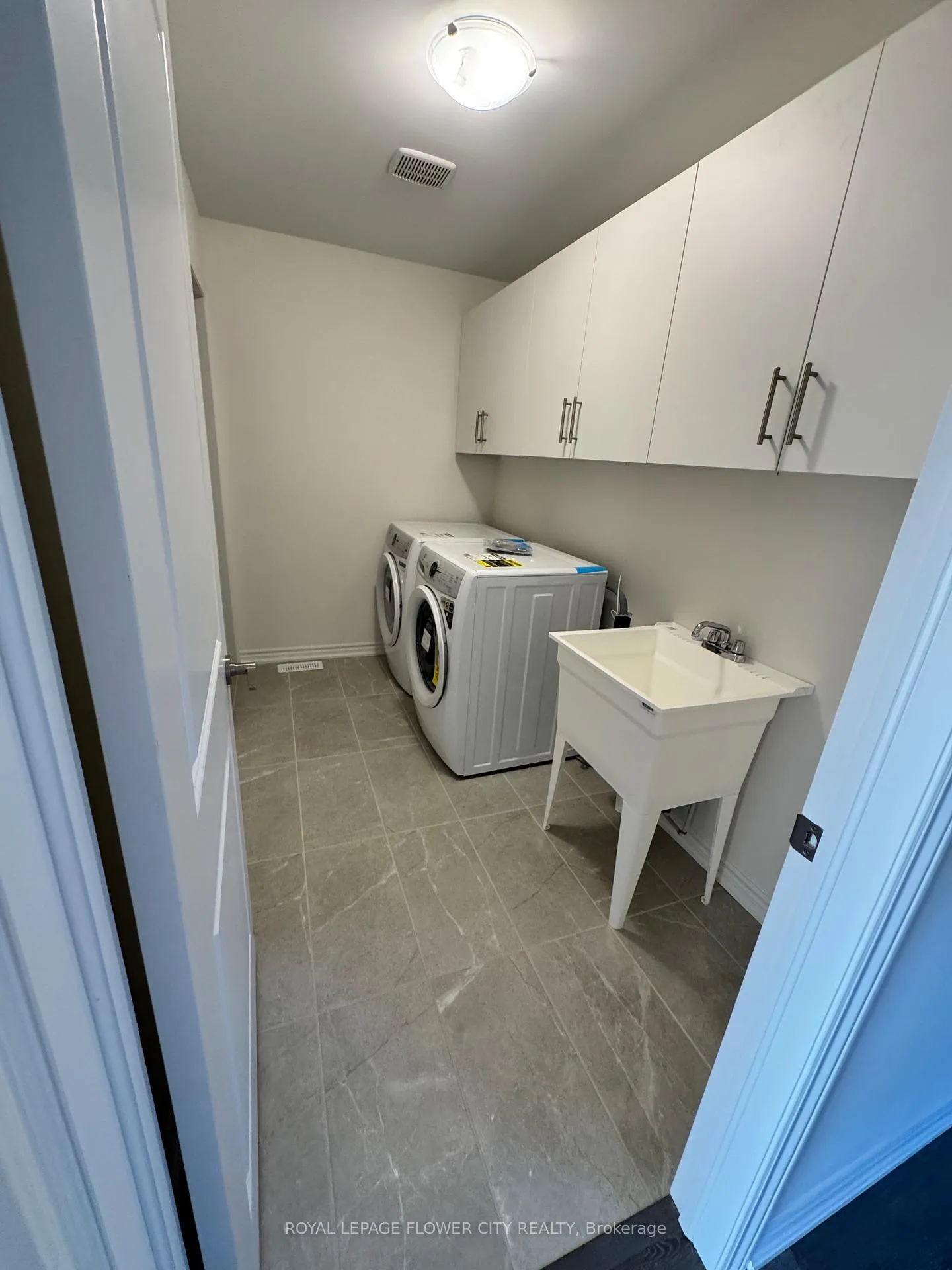 Photo 18 of 142 Greer Street, Barrie, Rural Barrie Southeast — HOMEH
