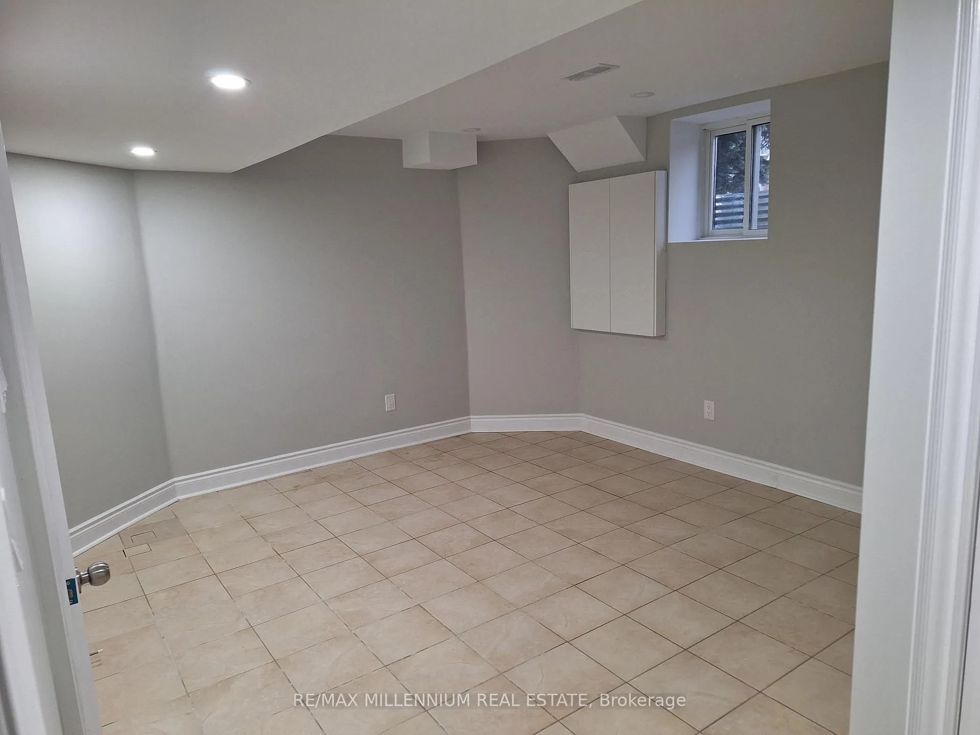 Photo 8 of 14 Freshspring Drive, Brampton, Sandringham-Wellington — HOMEH