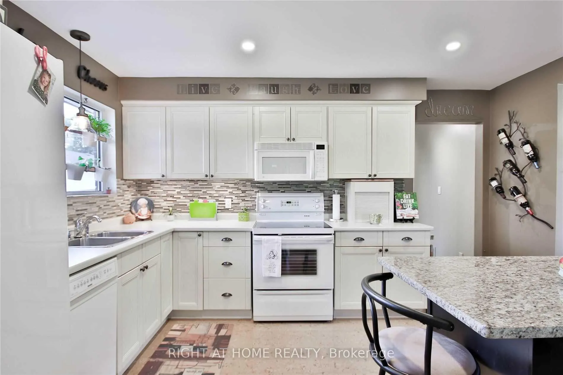 Photo 8 of 10 Jacwin Drive, Ajax, Central West — HOMEH