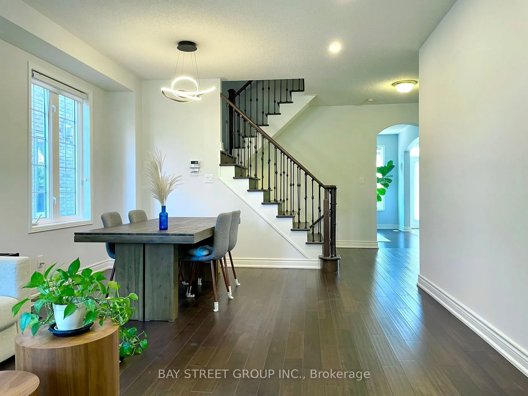 Photo 3 of 54 Castleglen Boulevard, Markham, Berczy — HOMEH