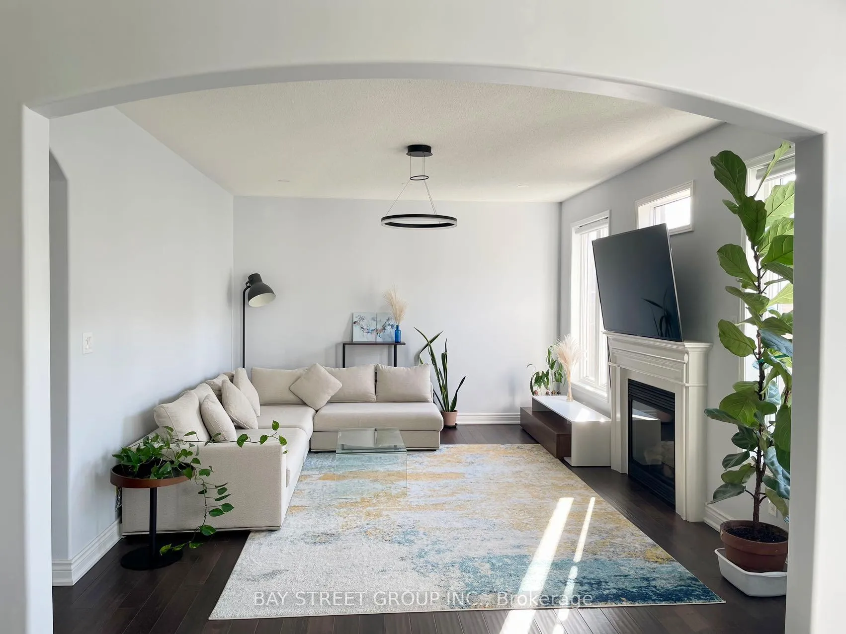 Photo 5 of 54 Castleglen Boulevard, Markham, Berczy — HOMEH