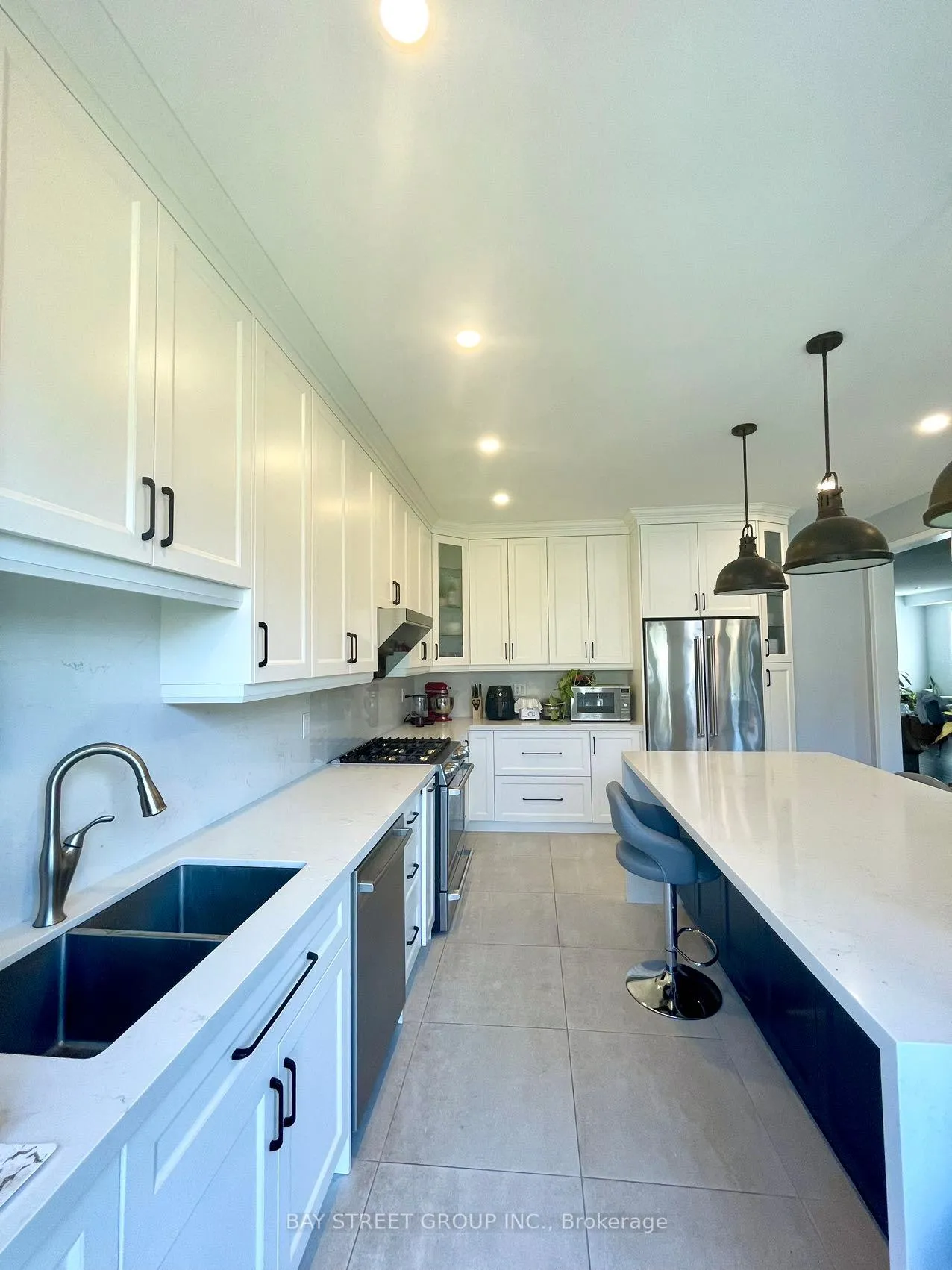 Photo 8 of 54 Castleglen Boulevard, Markham, Berczy — HOMEH